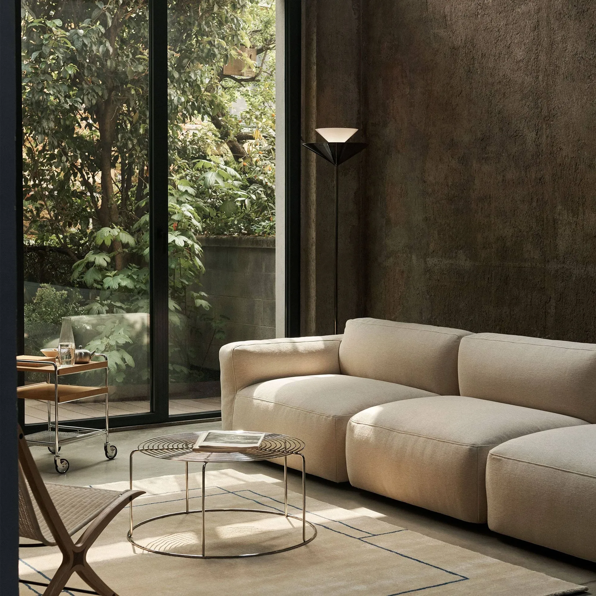 Gio LN 28 golvlampa, Mörk krom, marmo &Tradition