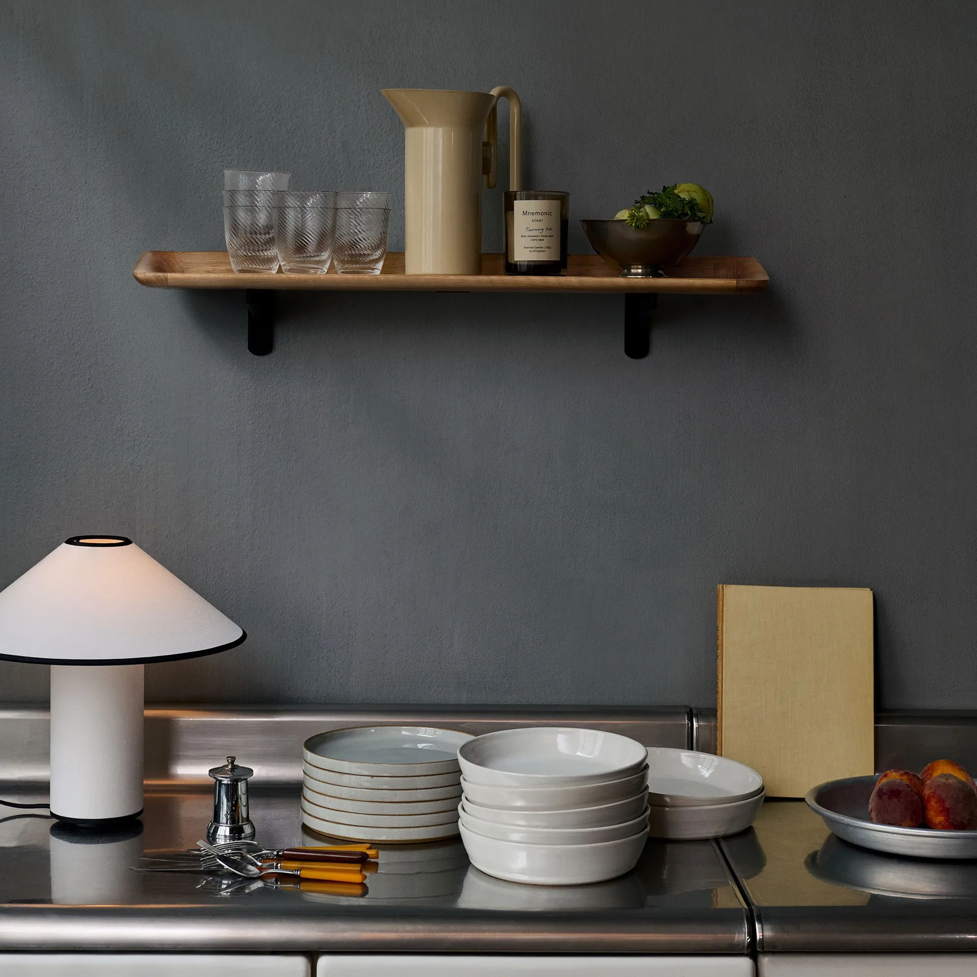 Guild HM14 hylla 75 cm, Solid lacquered oak &Tradition