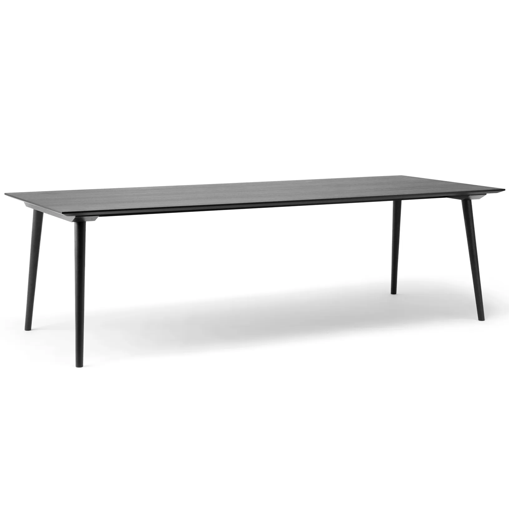 In Between bord SK6, Svartlaserad ek &Tradition