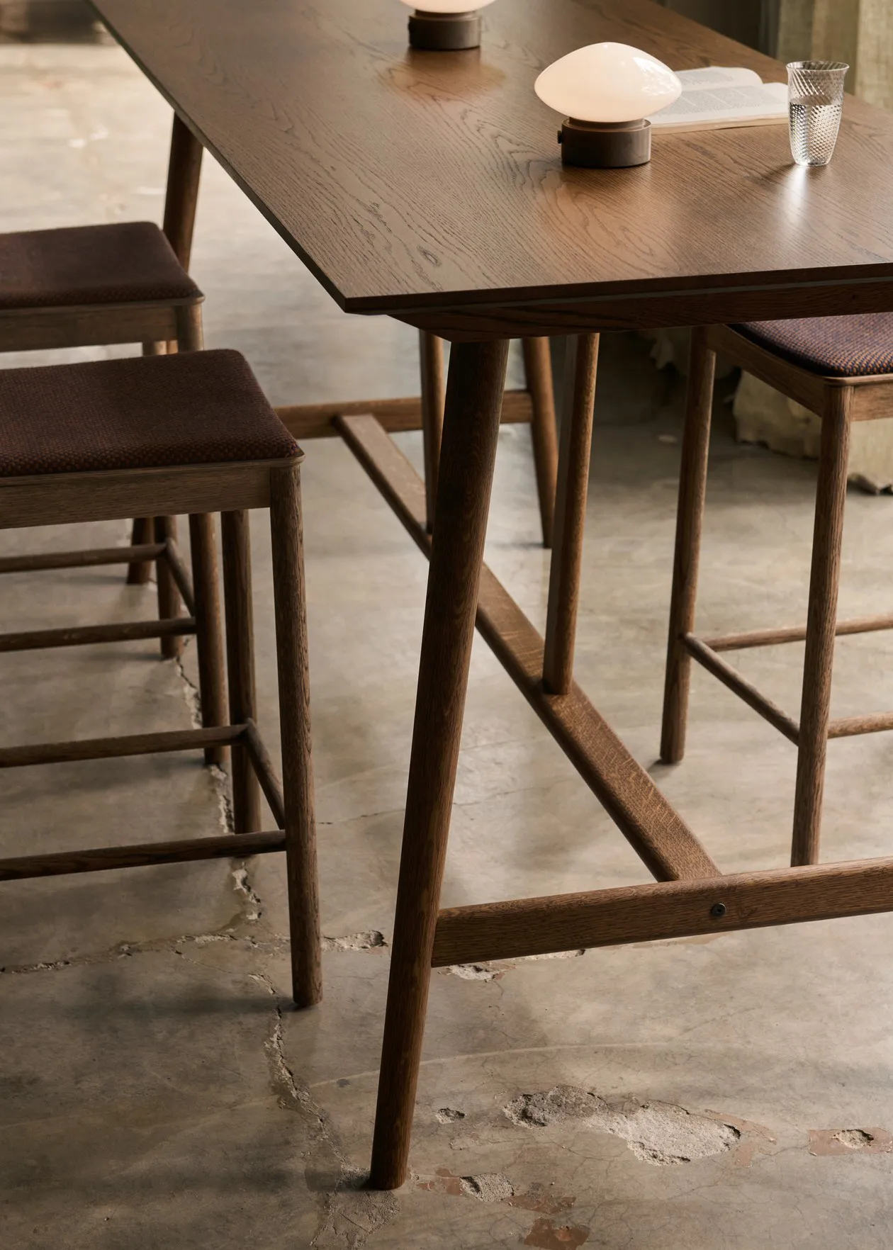 In Between SK26 Counter Table barbord 190x80x95 cm, Rökt ek &Tradition