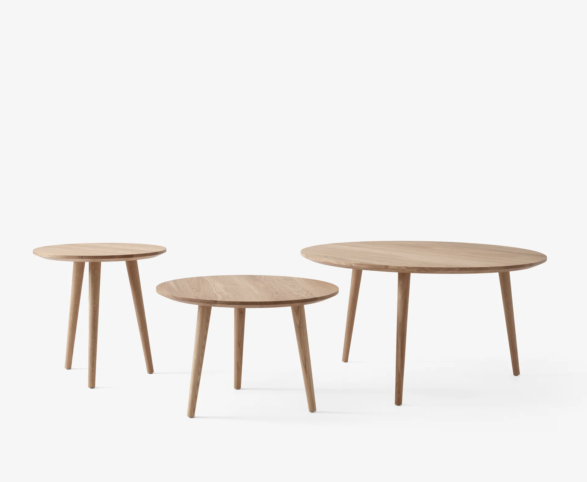 In Between soffbord SK15 Ø90 cm, Oiled oak &Tradition