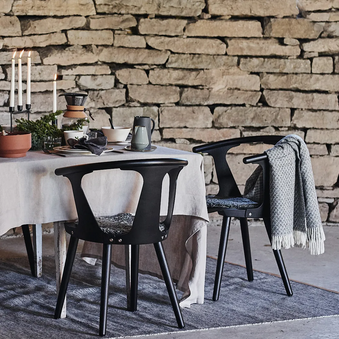 In Between stol SK1, svartlaserad ask &Tradition