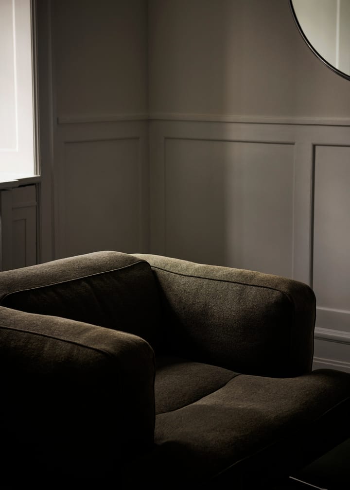Inland AV21 fåtölj, Clay 0014-polished aluminium &Tradition
