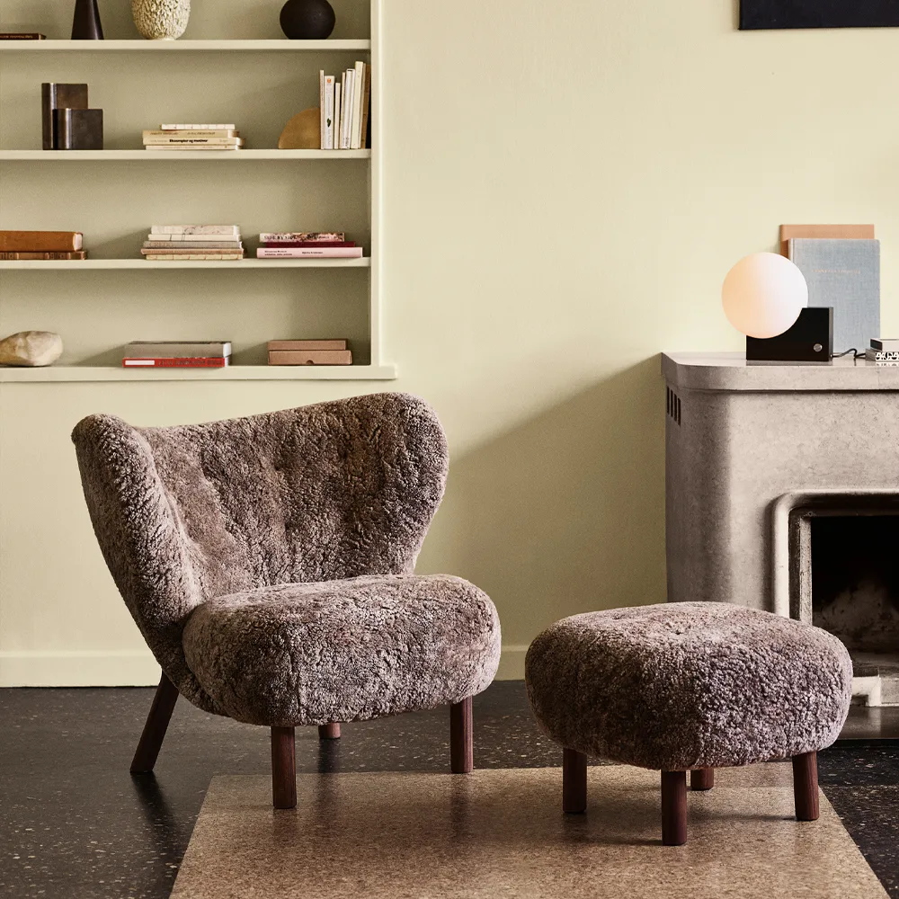 Little Petra ATD1 fotpall, Fårskinn moonlight-ekben oljade &Tradition