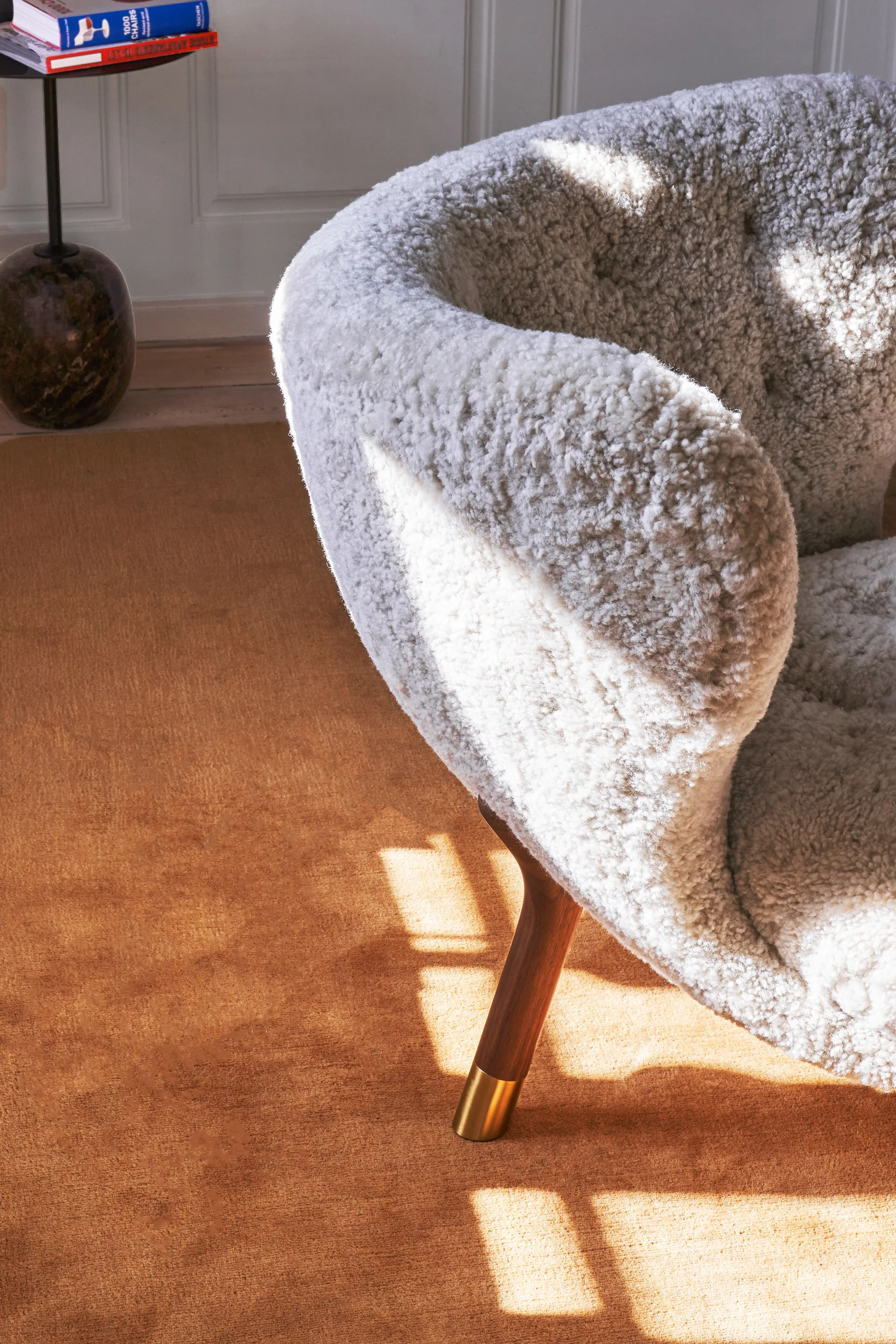 Little Petra VB1 fåtölj Limited Edition, Valnöt, mässing-Moonlight &Tradition