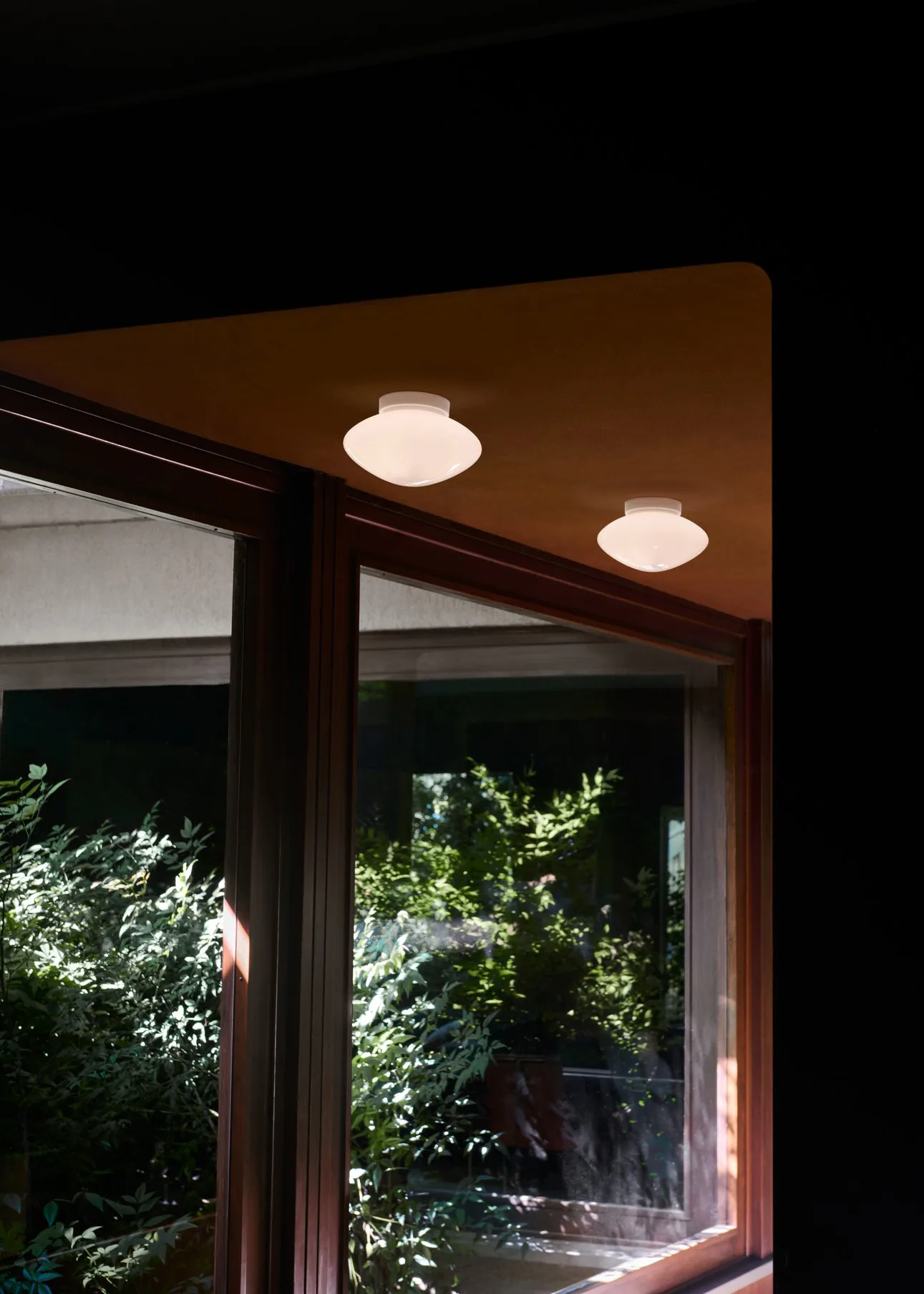 Mist AP22 taklampa/vägglampa Ø25 cm, White-opal glass &Tradition