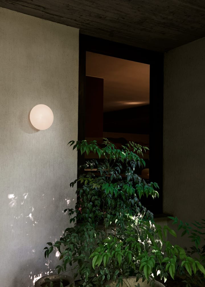 Mist AP22 taklampa/vägglampa Ø25 cm, White-opal glass &Tradition