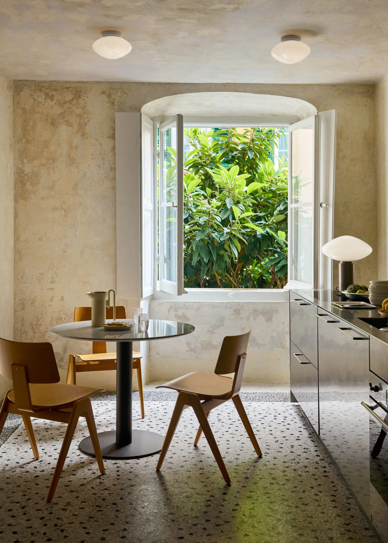 Mist AP22 taklampa/vägglampa Ø25 cm, White-opal glass &Tradition