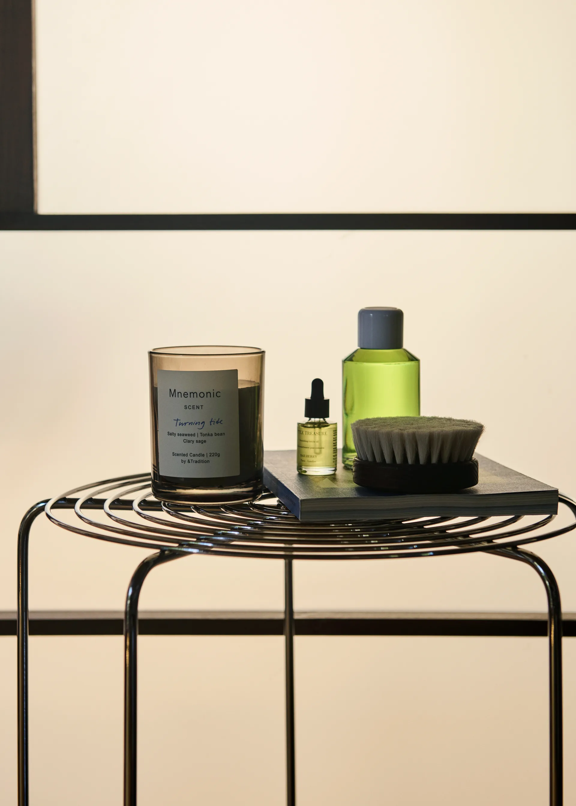 Mnemonic MNC5 doftljus, Turning tide &Tradition