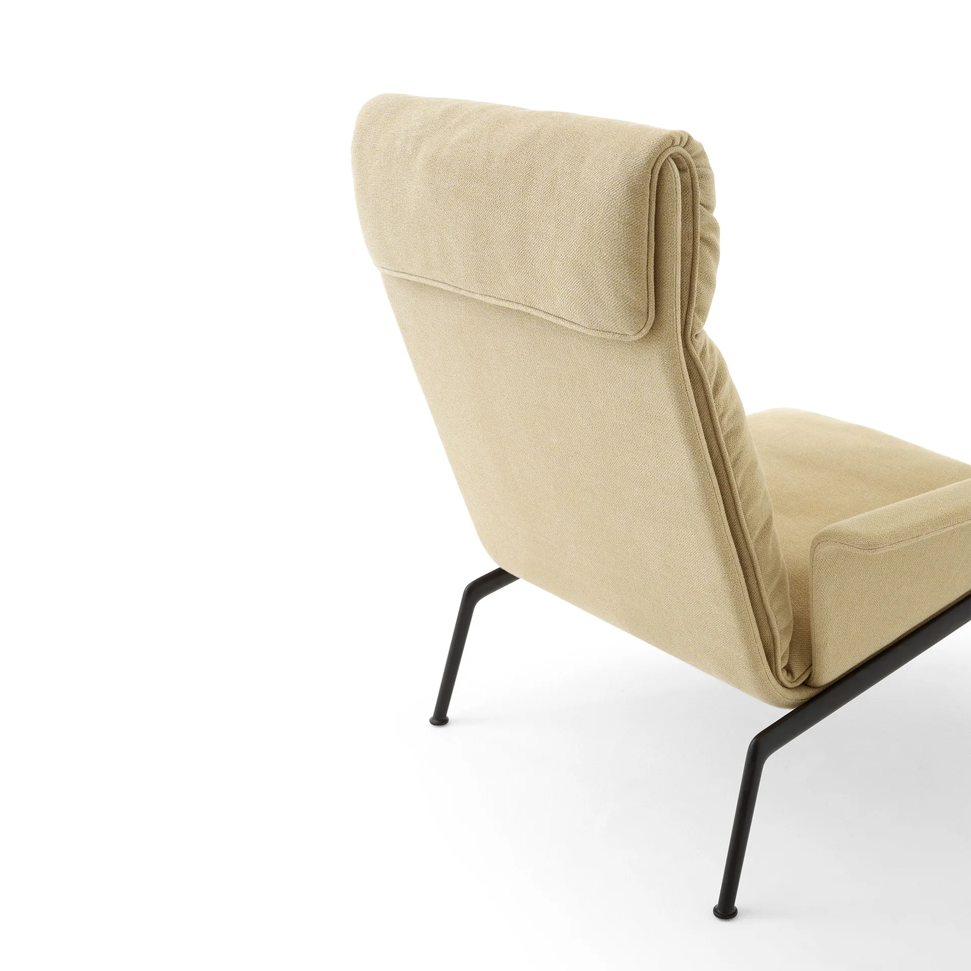 Muno LN17 High back loungefåtölj, Warm black-Clay 0007 &Tradition