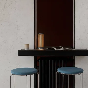 Numbra TY3 portabel bordslampa - Lackerad ek-trumlad aluminium - &Tradition