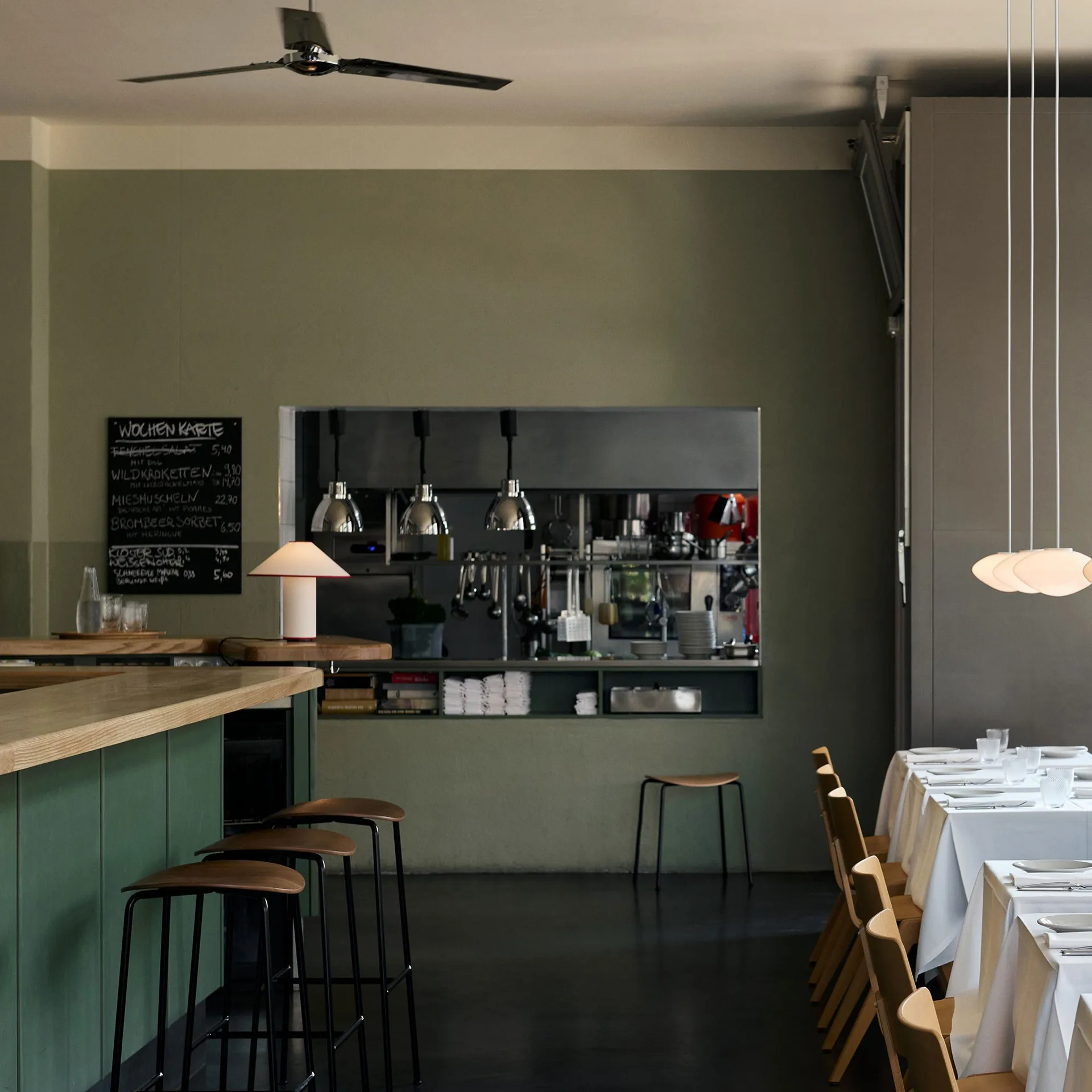 Pavilion AV37 barpall 68 cm, Black-lacquered oak &Tradition