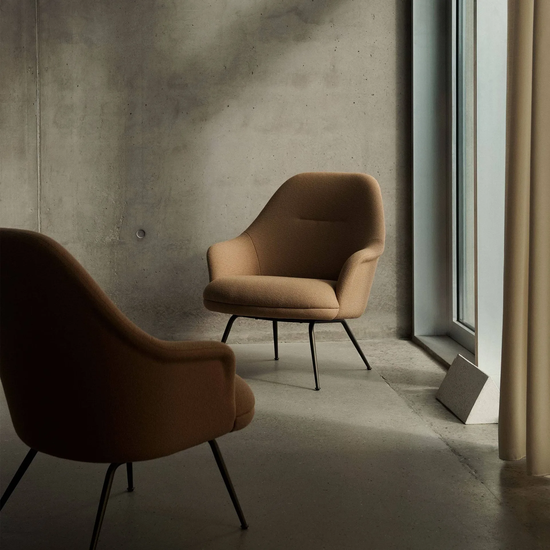 Rely HW139 lounge chair, Yoredale UDA30 Horton-bronzed &Tradition