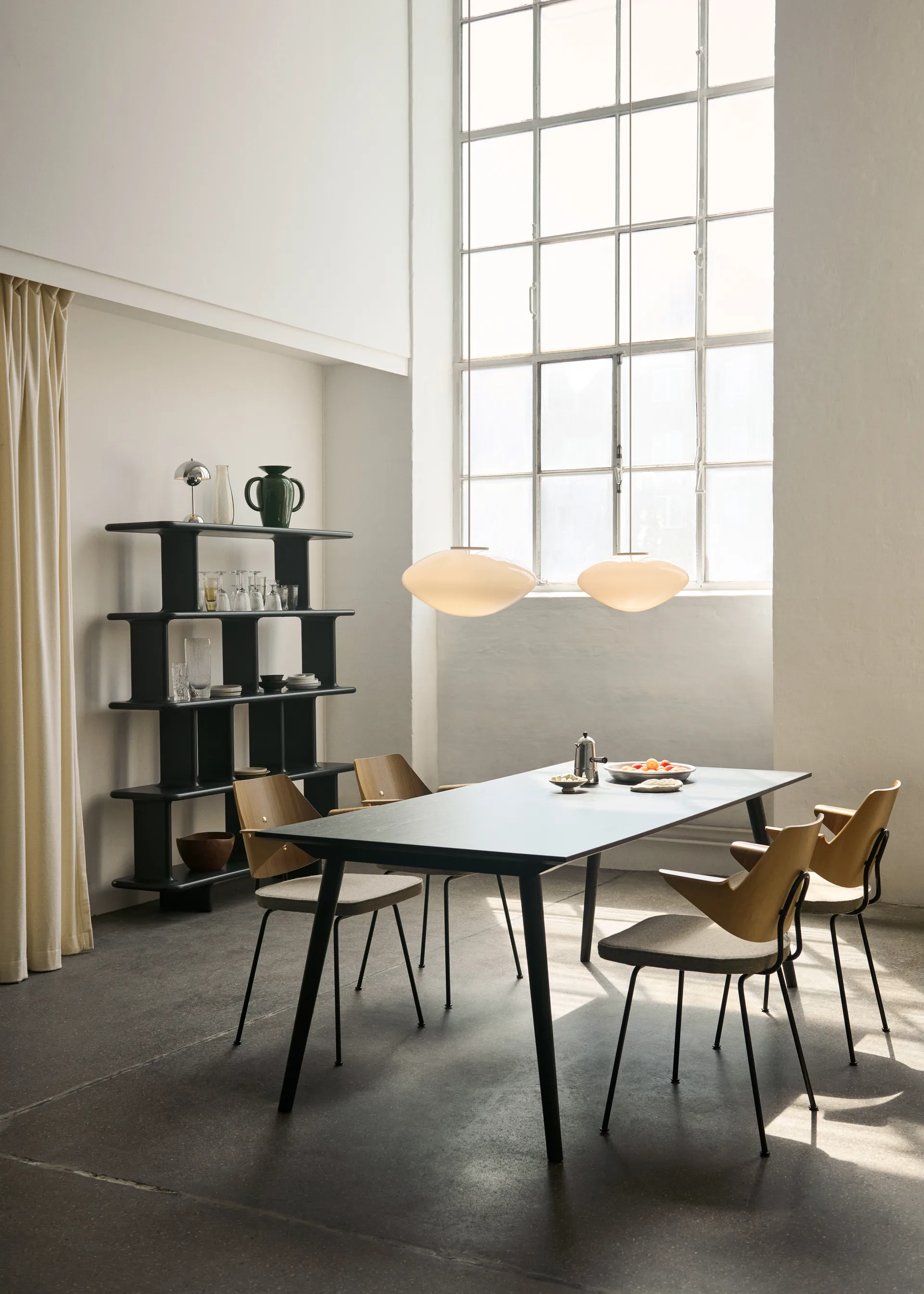 RFH RD7 karmstol, Walnut-beech-brown &Tradition