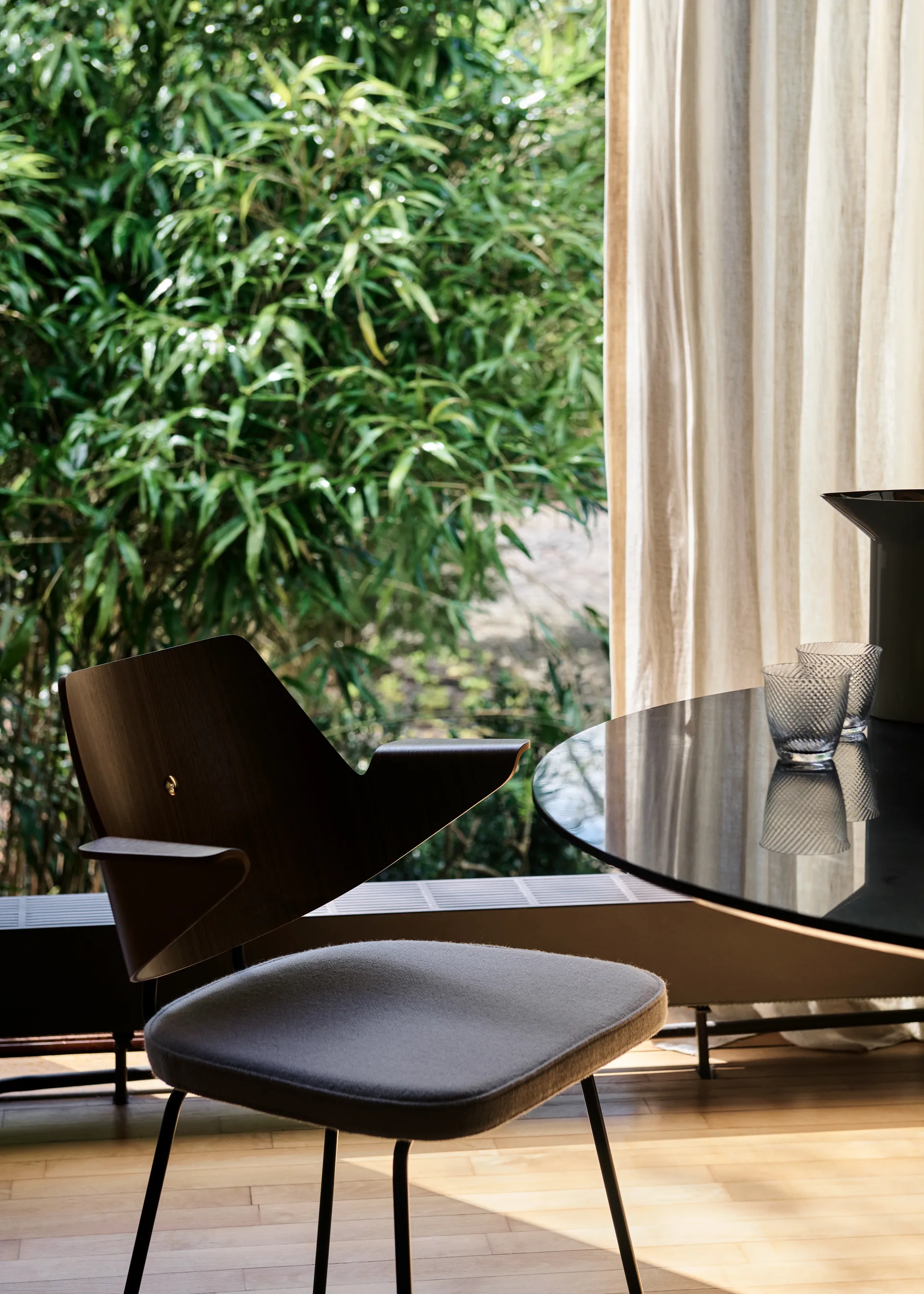 RFH RD7 karmstol, Walnut-beech-offwhite &Tradition