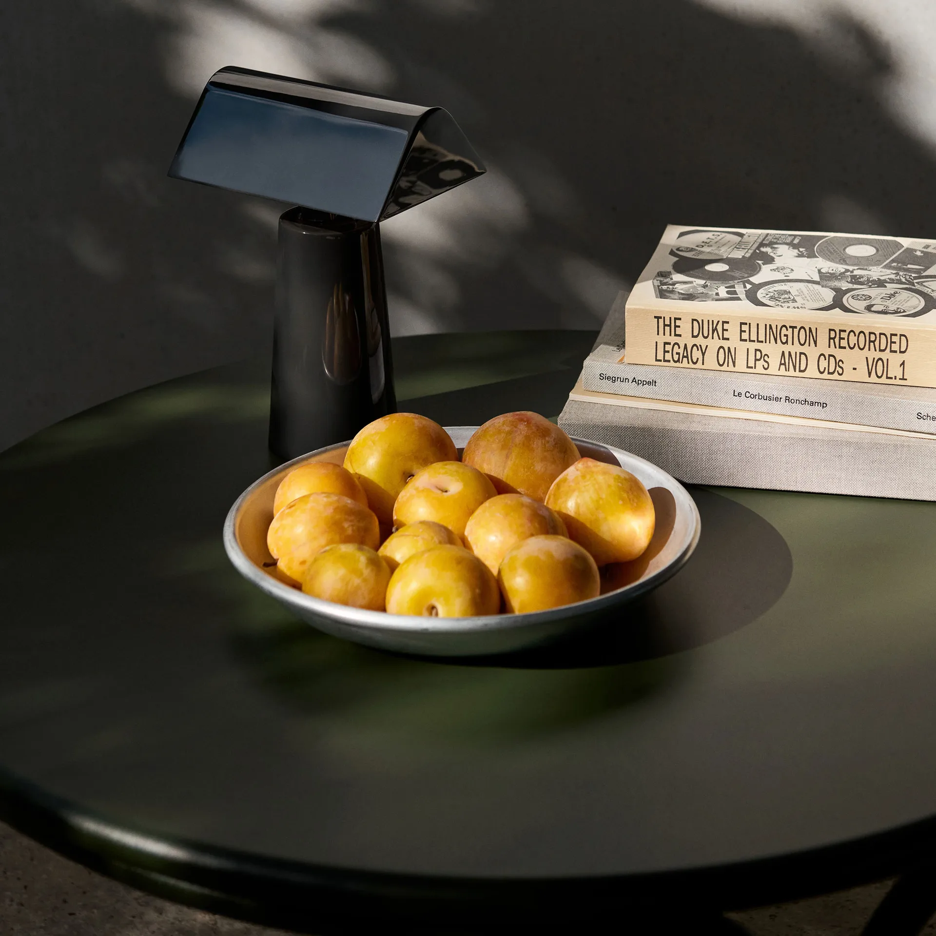 Thorvald SC108 soffbord, Bronze green, Ø70 cm &Tradition