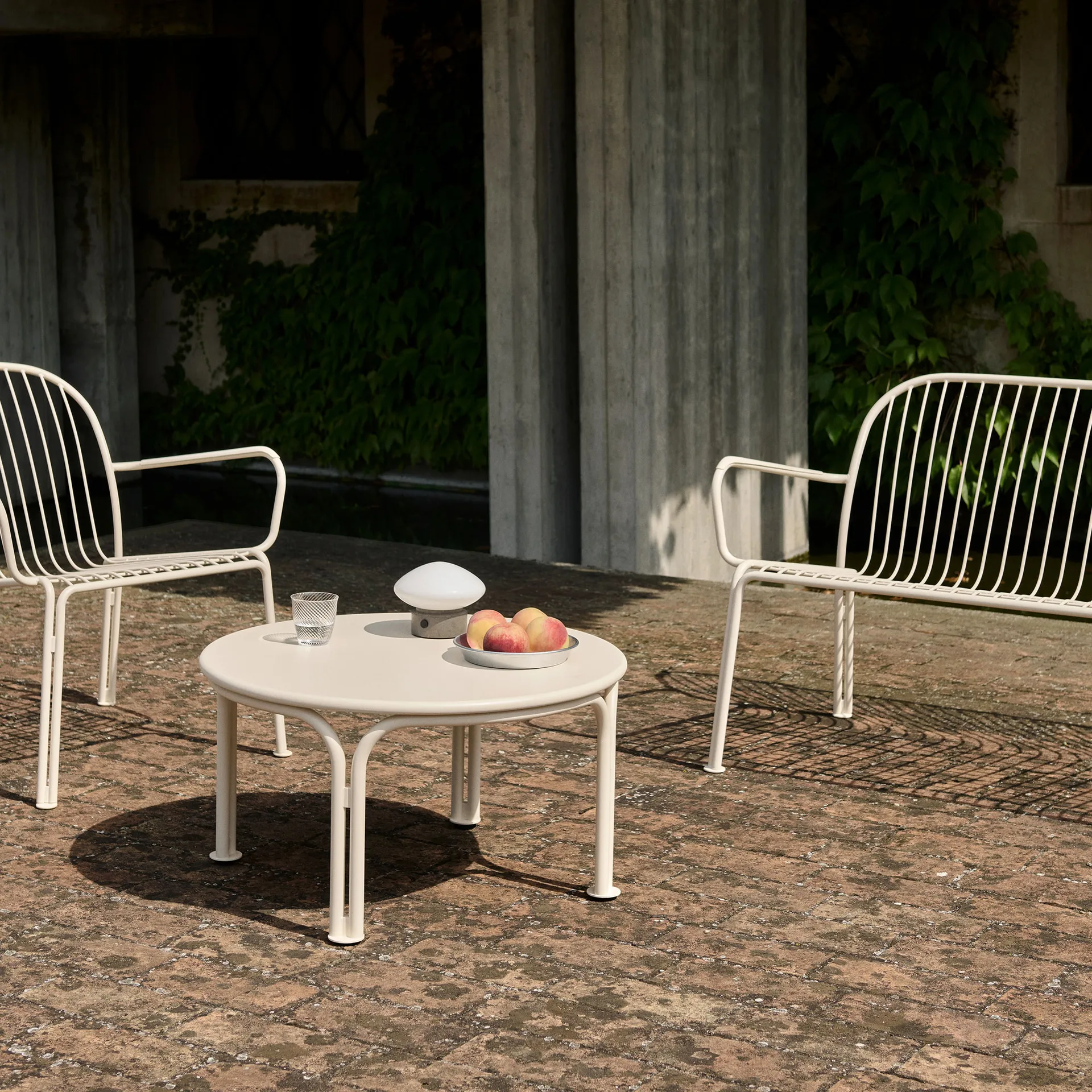 Thorvald SC108 soffbord, Ivory, Ø70 cm &Tradition