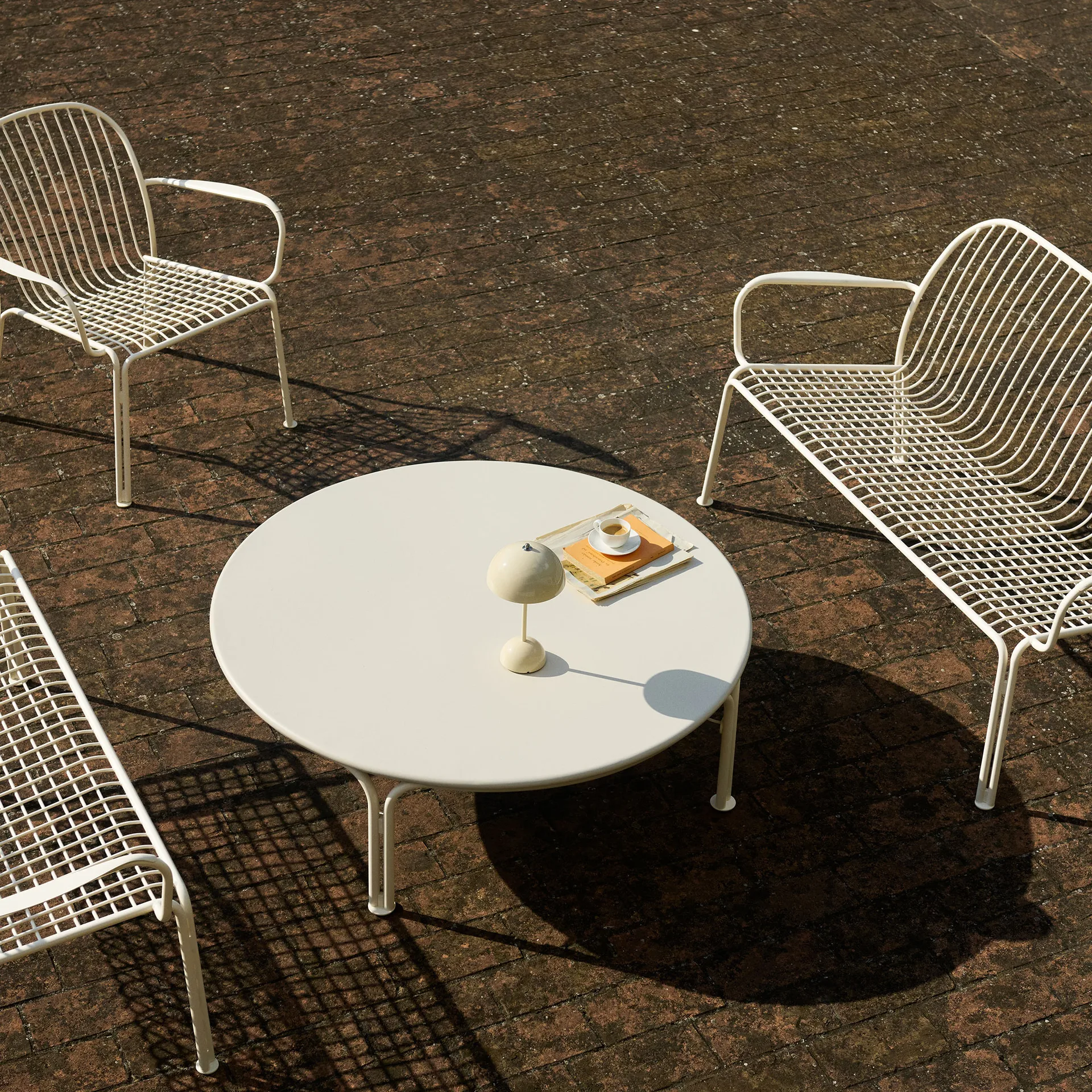 Thorvald SC109 soffbord, Ivory, Ø115 cm &Tradition