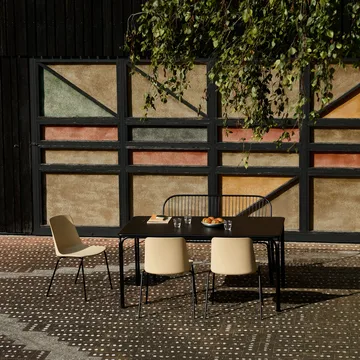 Thorvald SC111 bänk - Warm black, 129 cm - &Tradition