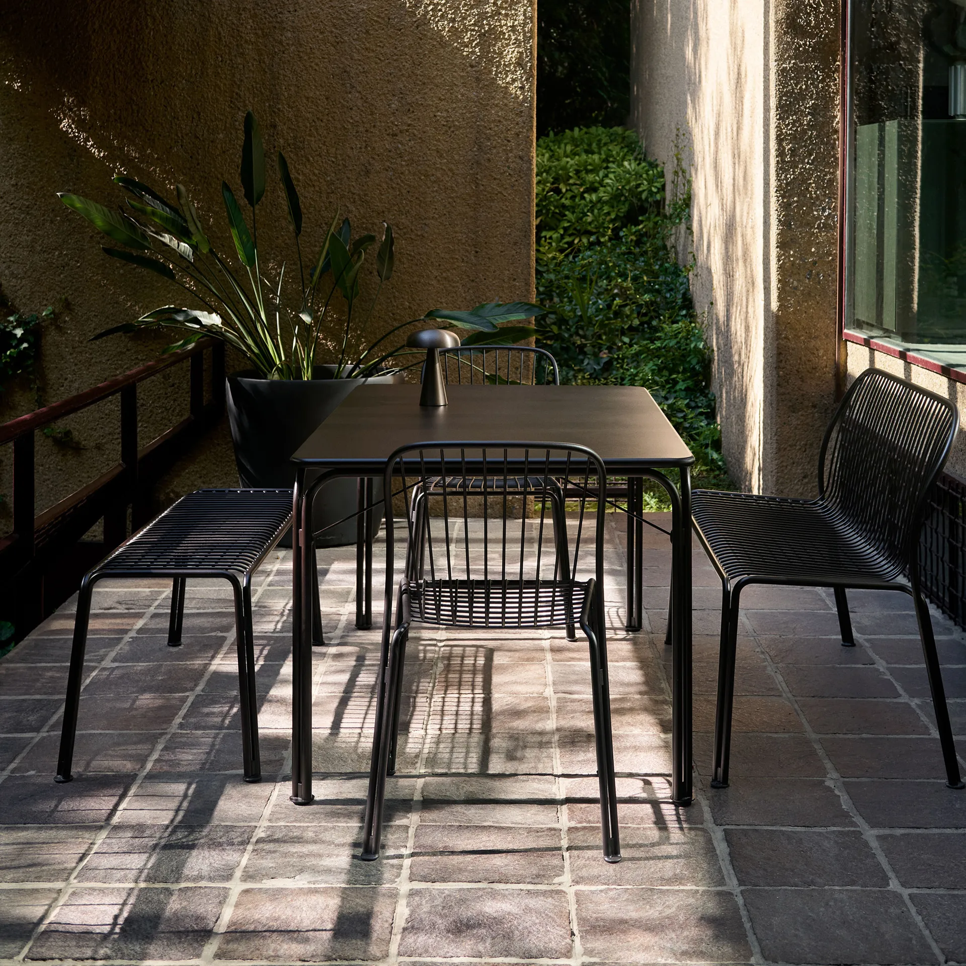 Thorvald SC113 matbord, Warm black, 160 cm &Tradition