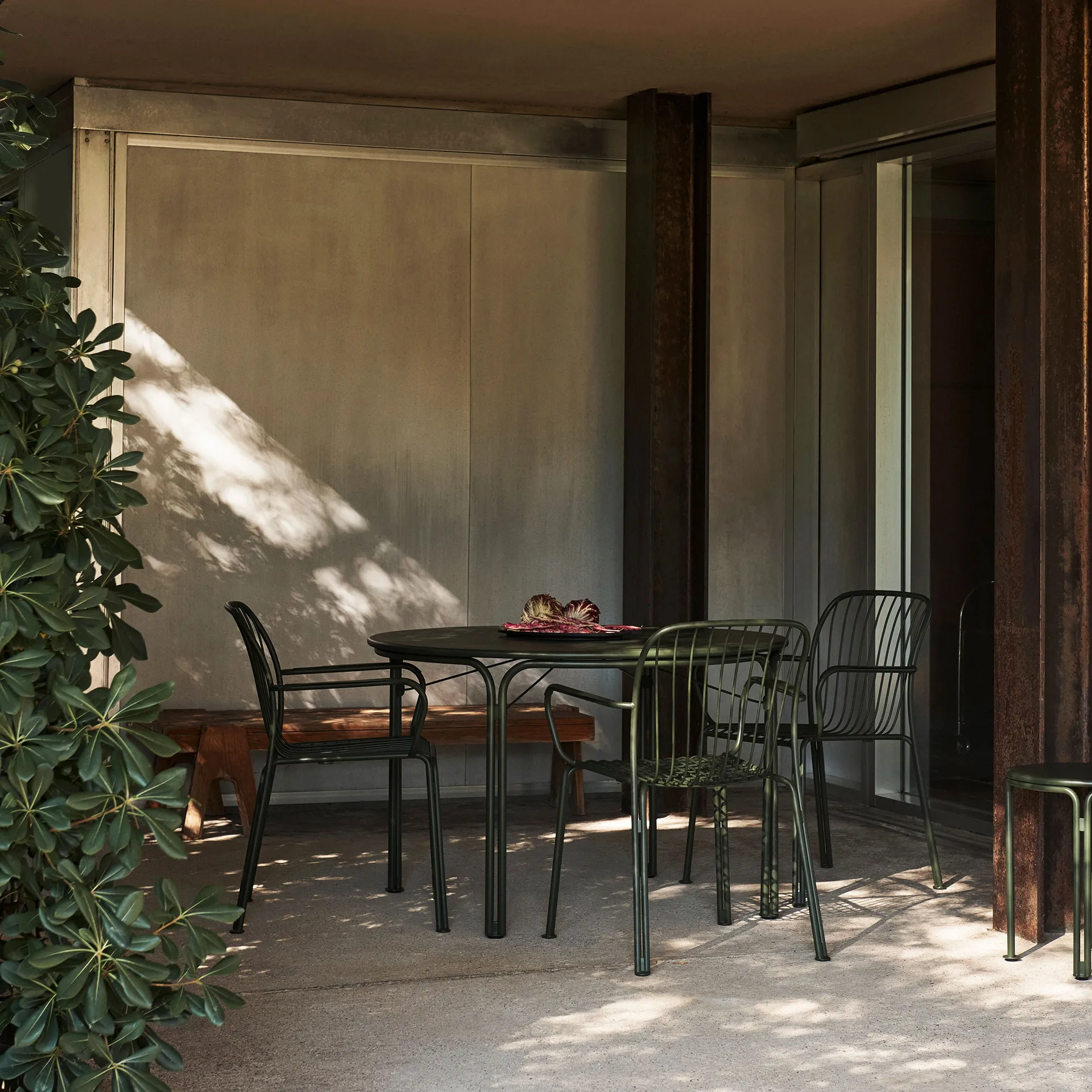 Thorvald SC98 matbord Ø115 cm, Bronze green &Tradition