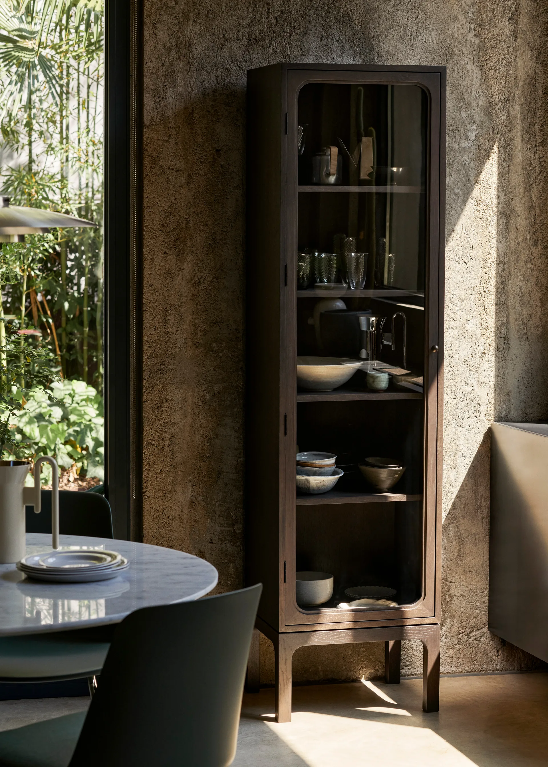 Trace SC87 vitrinskåp 50x192x40 cm, Dark stained oak &Tradition