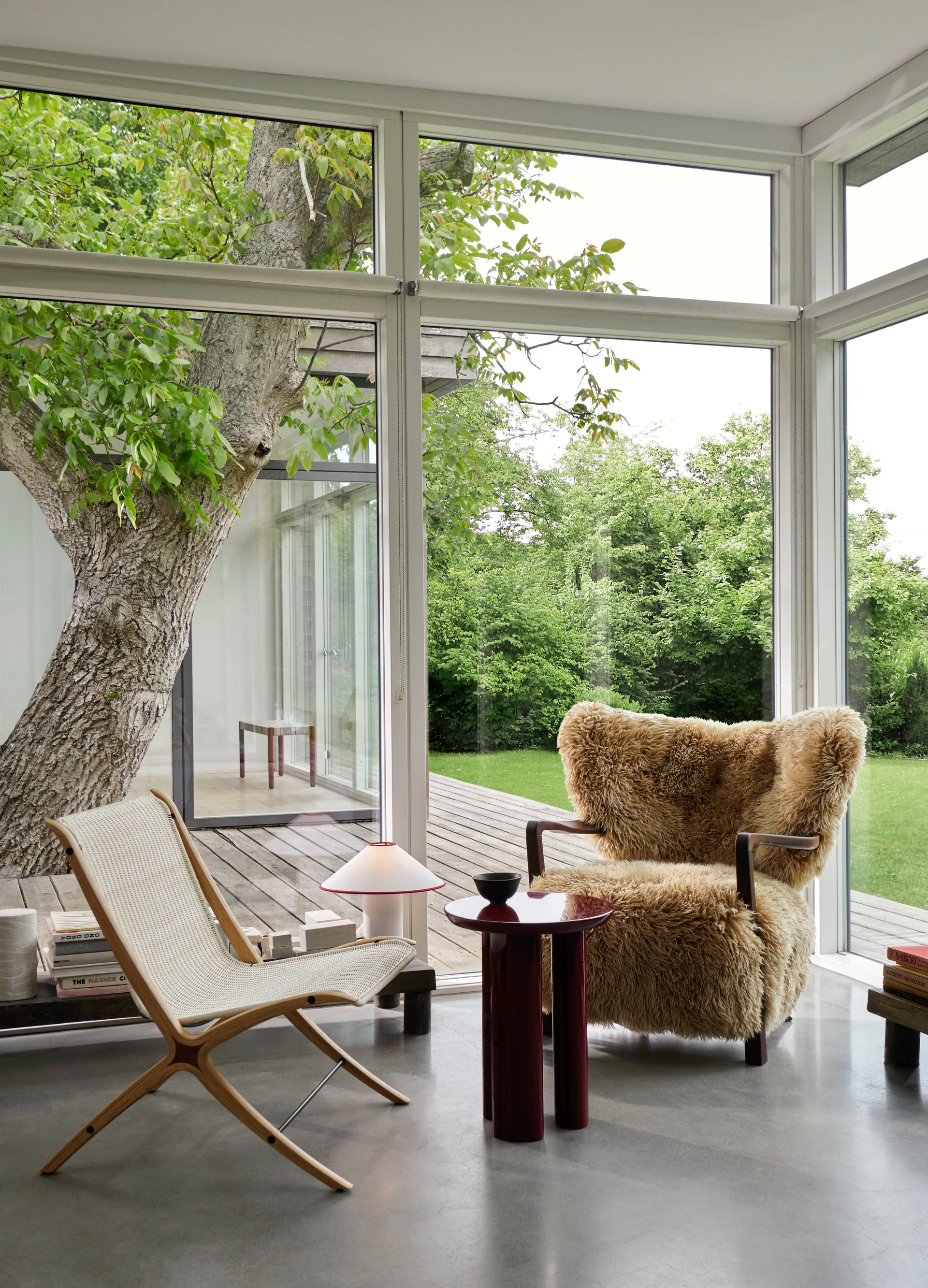 Wulff Lounge Chair ATD2 fåtölj, Oljad valnöt-Sheepskin honey &Tradition