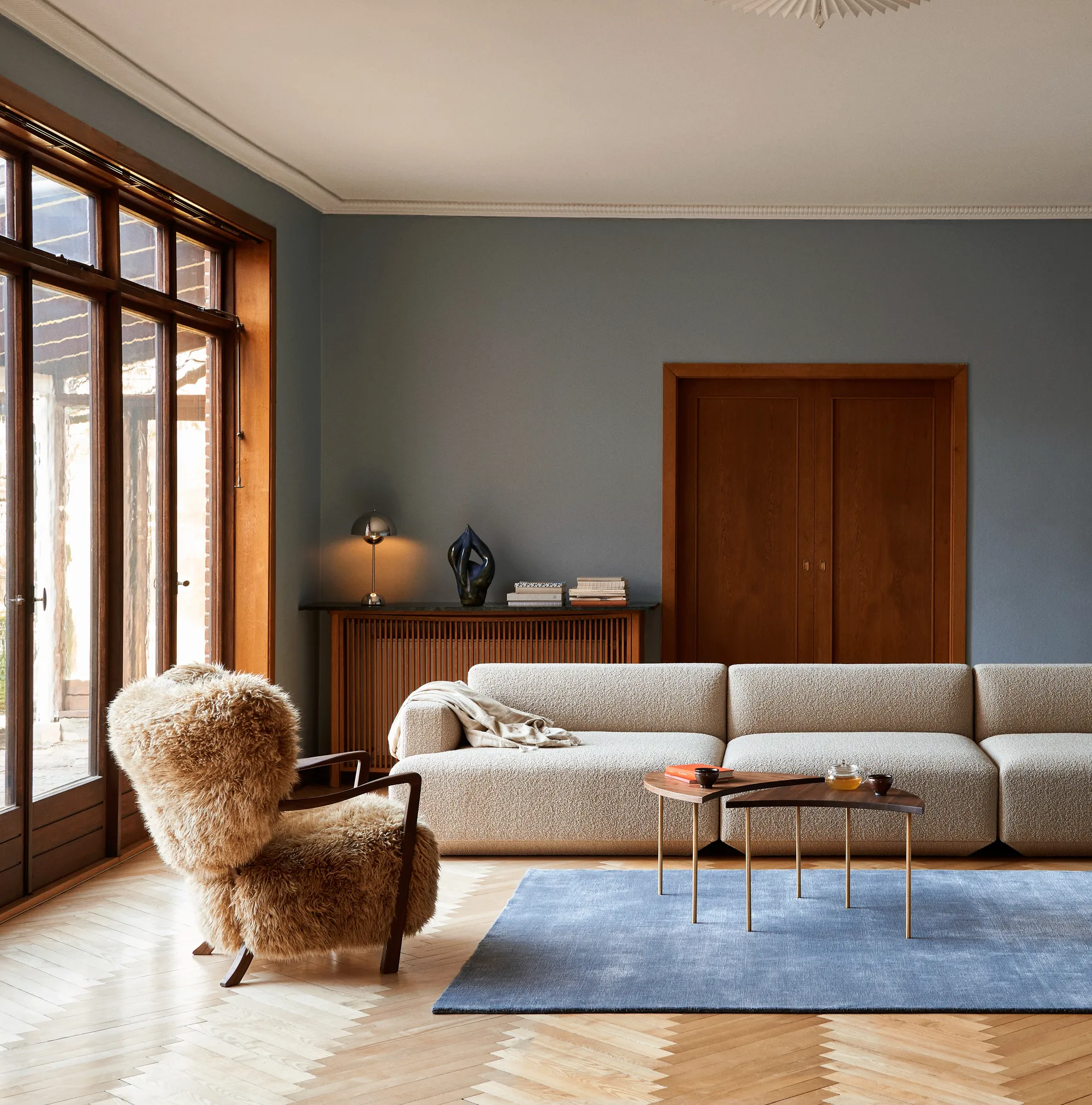 Wulff Lounge Chair ATD2 fåtölj, Oljad valnöt-Sheepskin honey &Tradition