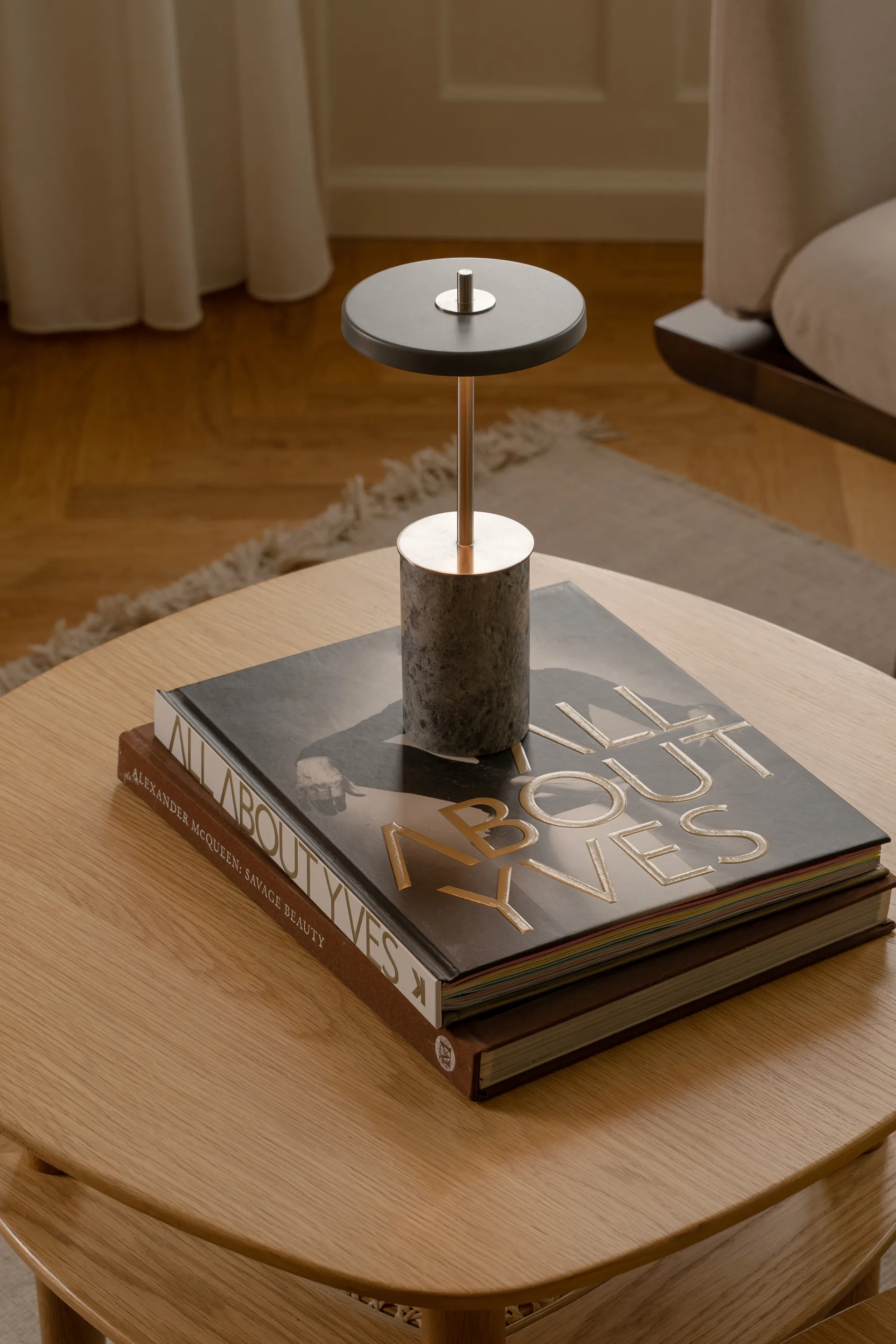 Asteria Move Mini bordslampa Ø12x25,5 cm, Grey Marble-brass Umage
