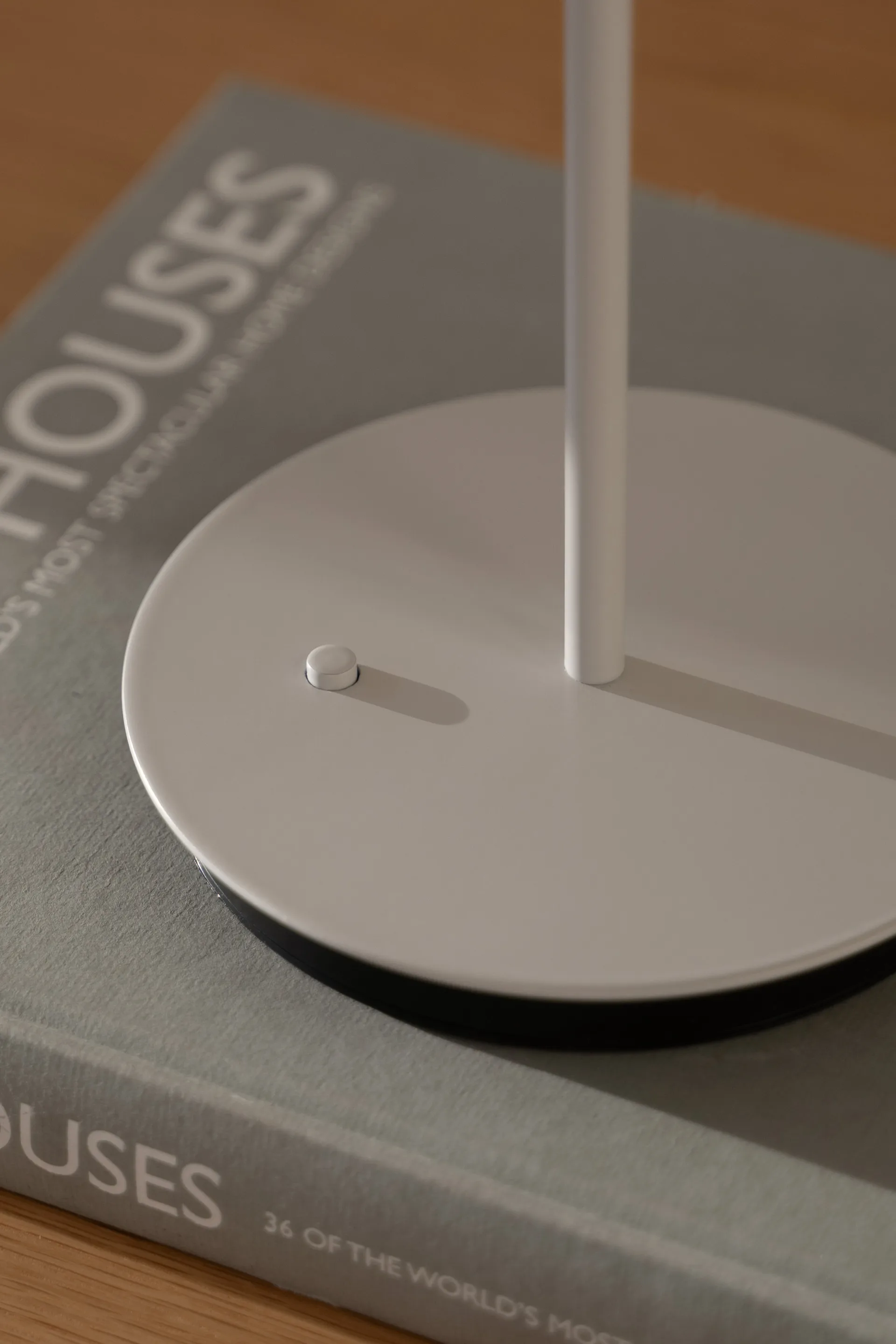 Asteria Move portabel bordslampa, Monochrome-nuance mist Umage