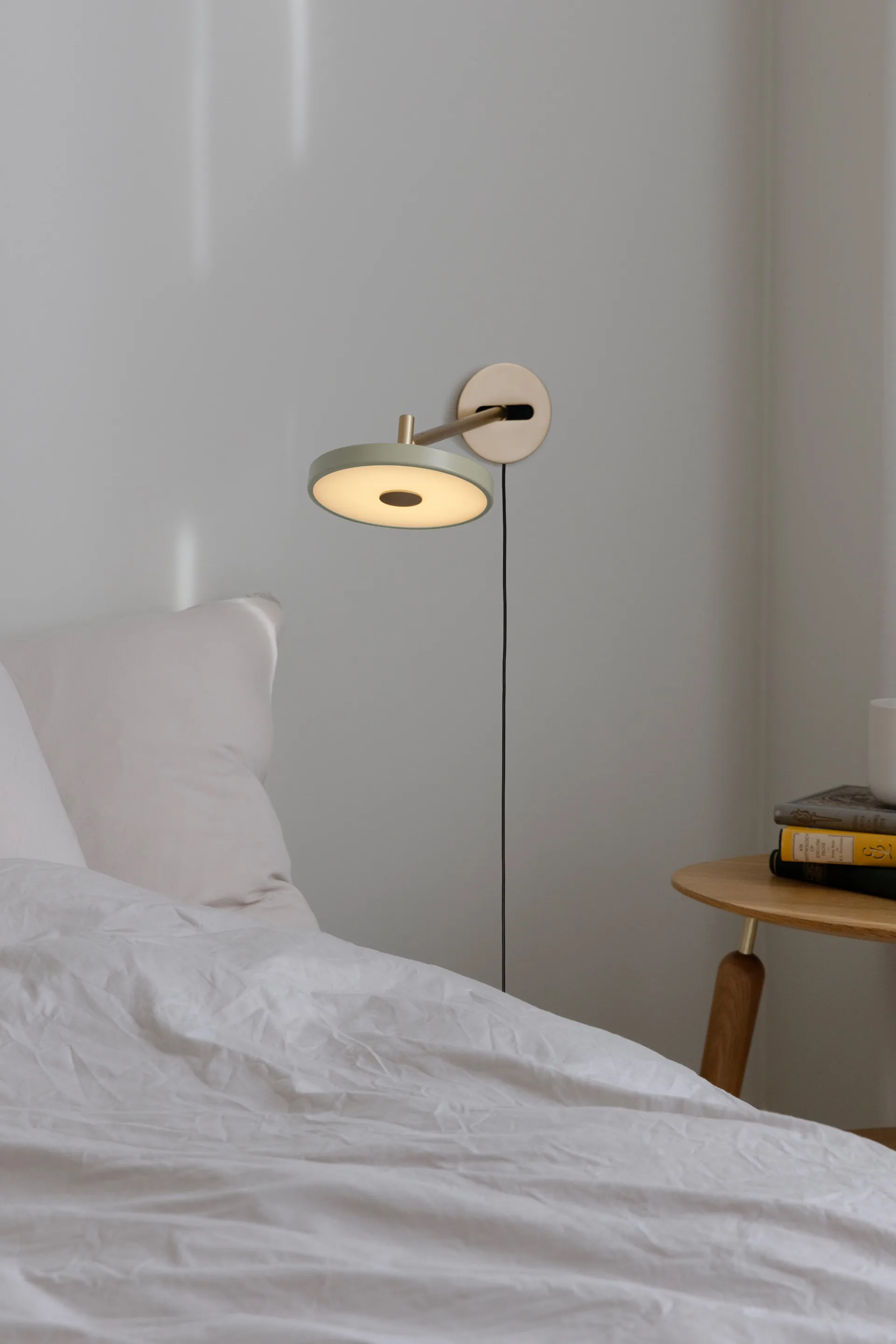 Asteria Wall long vägglampa, Nuance olive Umage