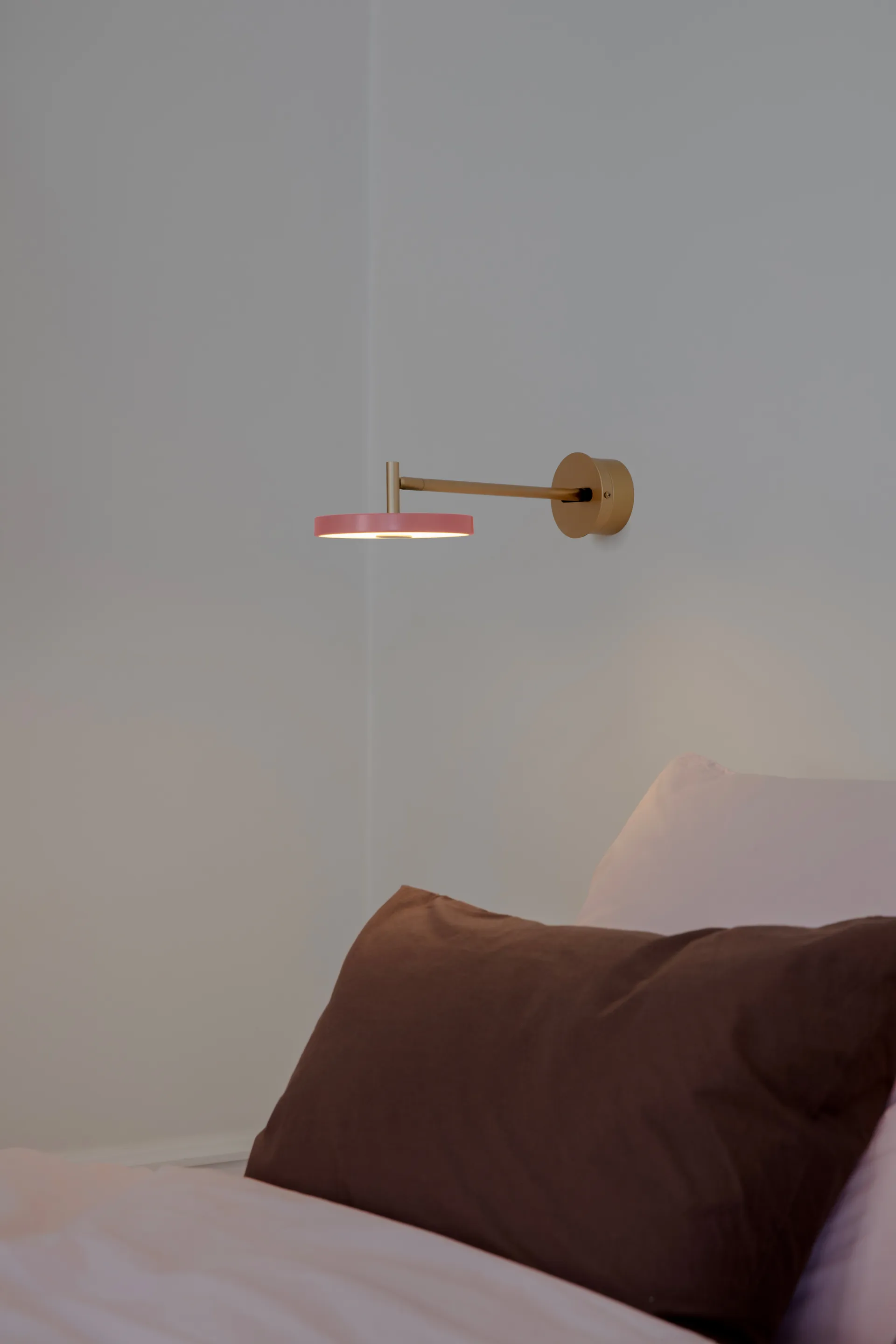 Asteria Wall vägglampa, Long, Nuance rose-brass Umage