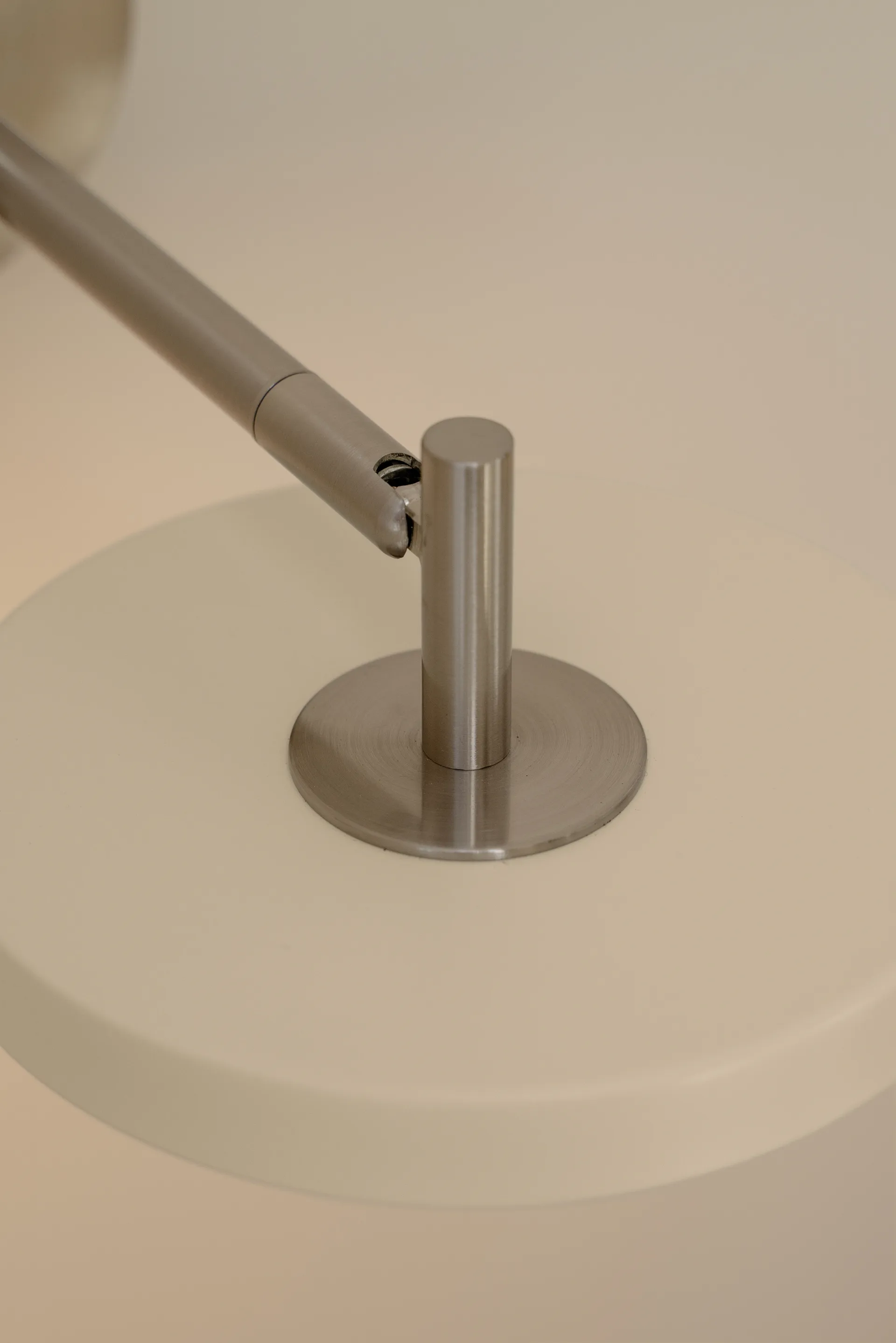 Asteria Wall vägglampa, Long, Pearl White-chrome Umage