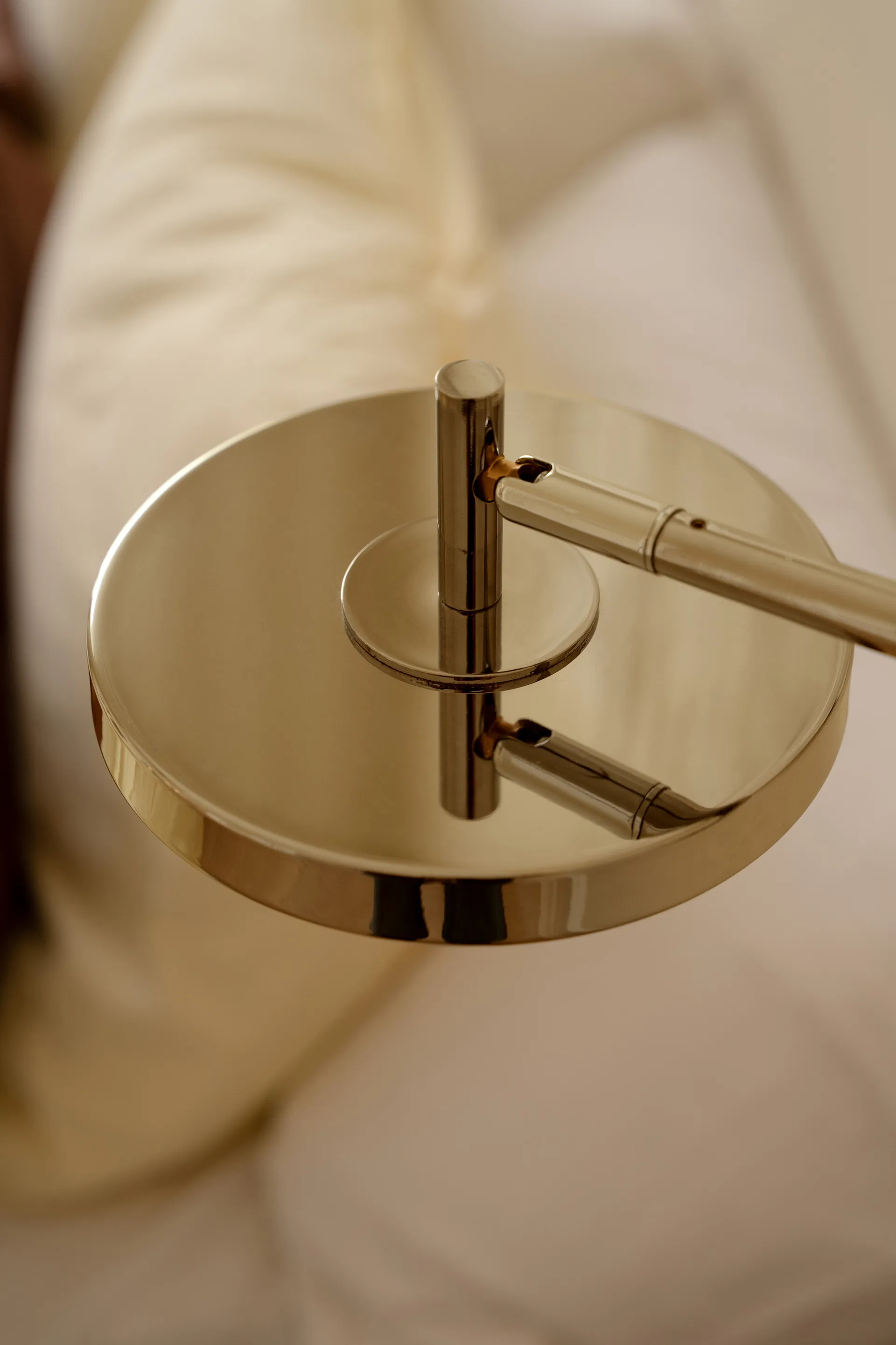 Asteria Wall vägglampa, Long, Polished brass Umage