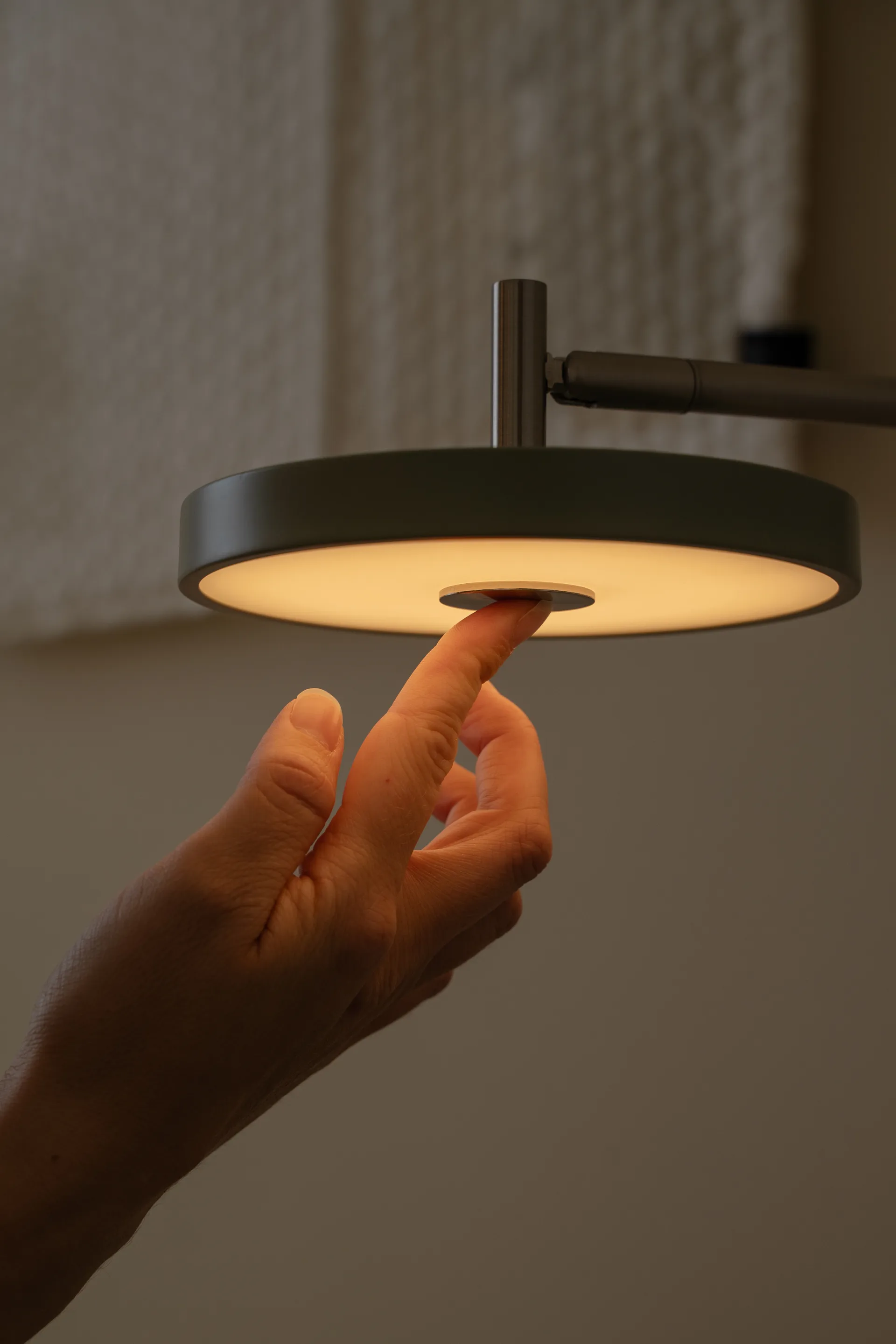 Asteria Wall vägglampa, Short, Nuance olive-chrome Umage