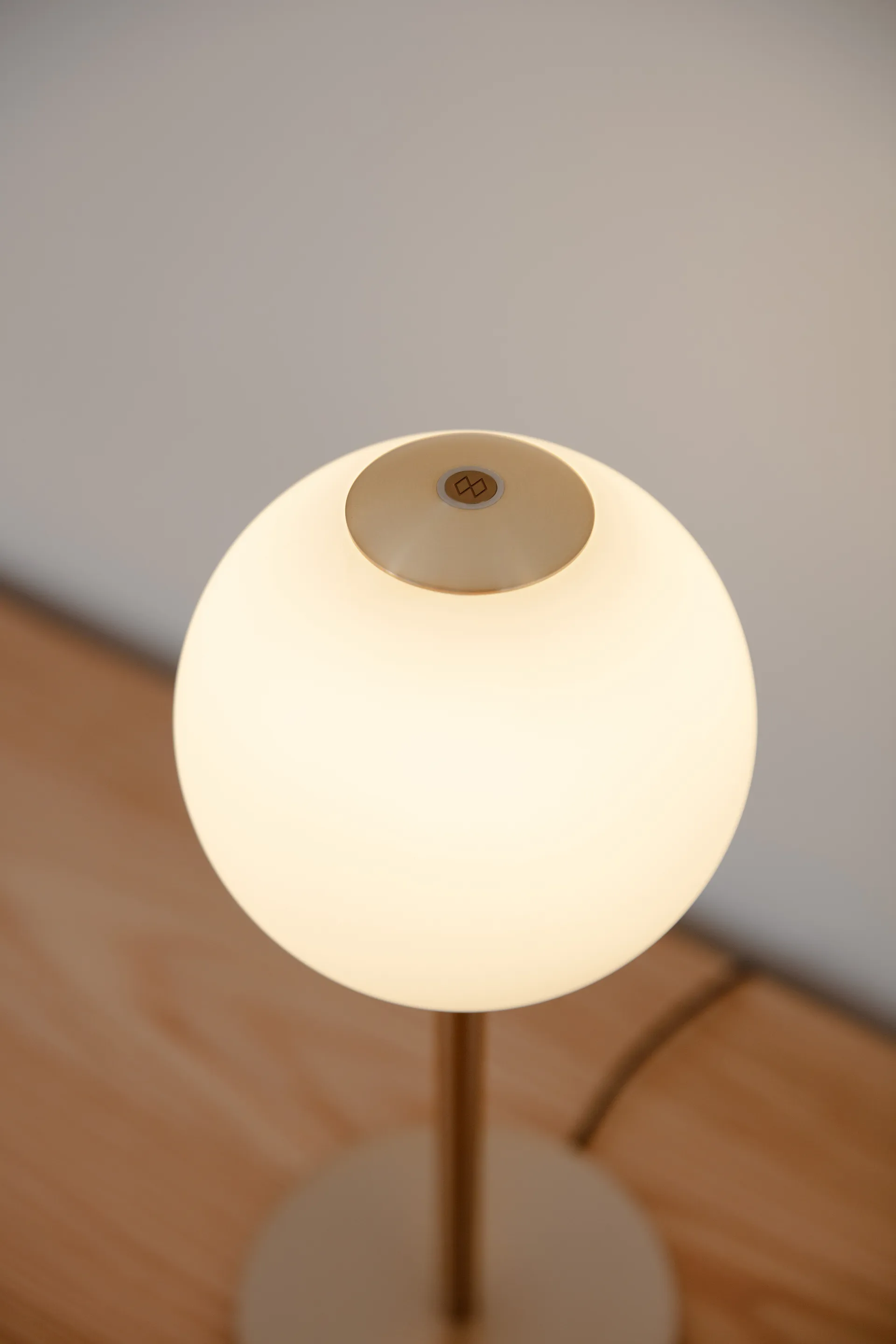 Audrey Table bordslampa, Plated brass Umage