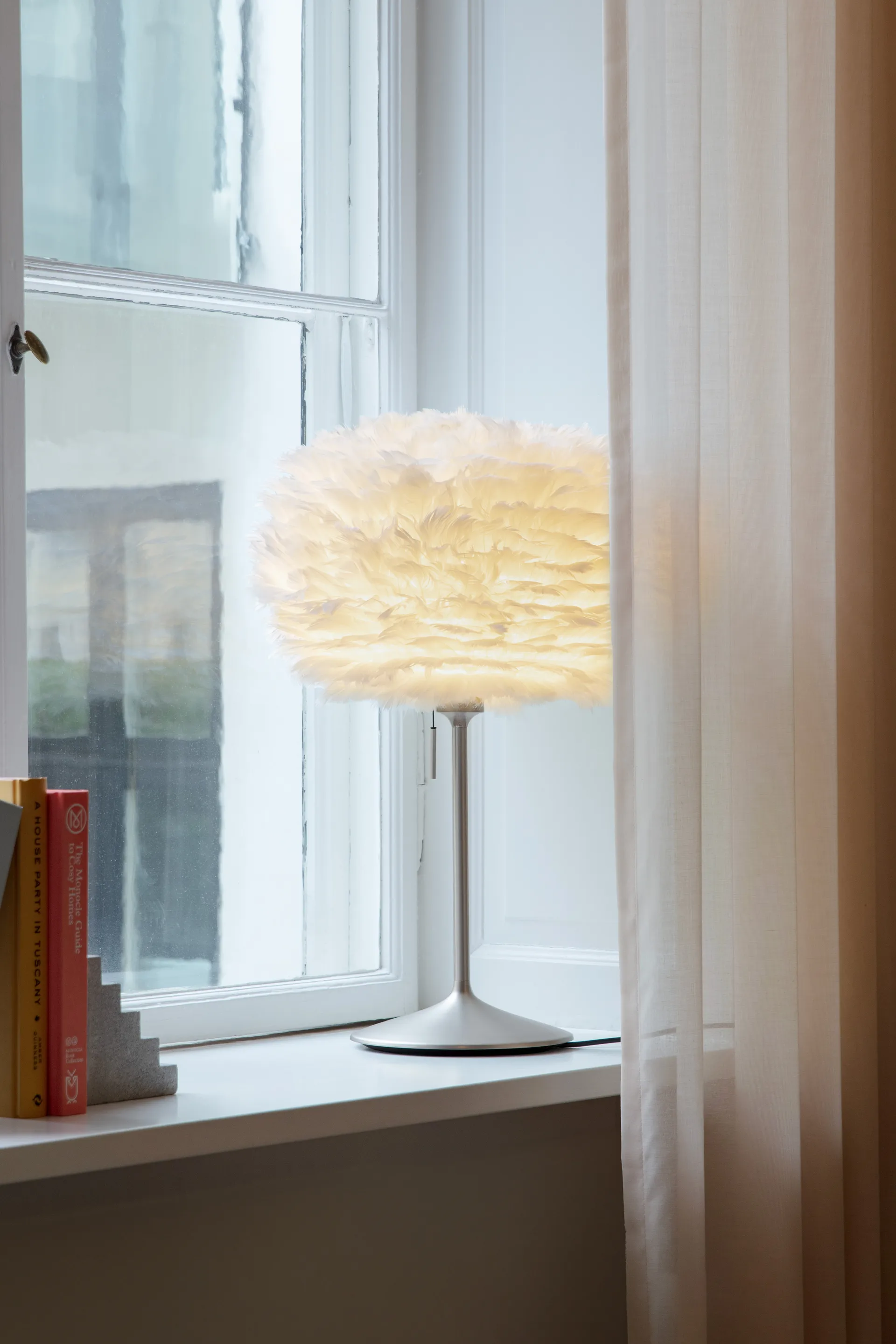Eos bordslampa medium, Vit-Borstad stål Umage