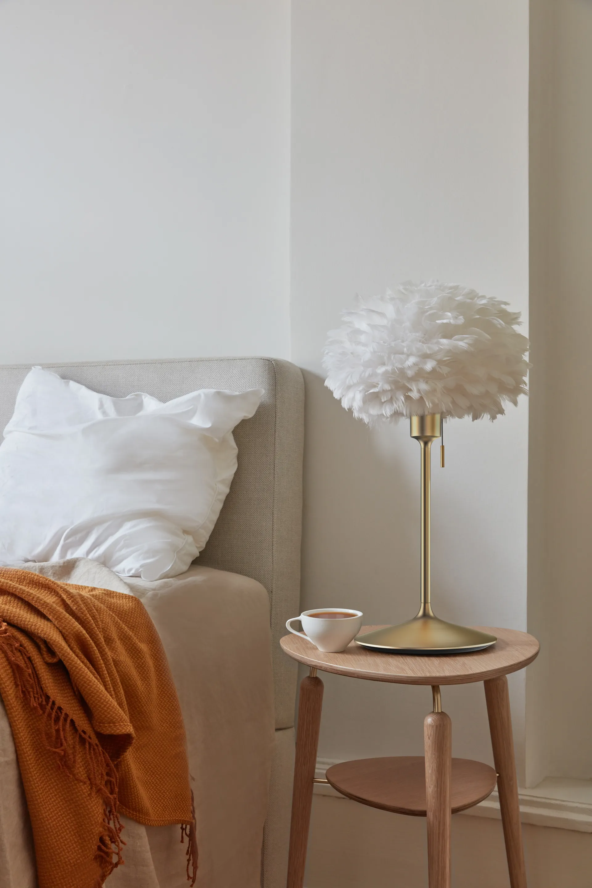 Eos bordslampa mini, Vit-Borstad mässing Umage