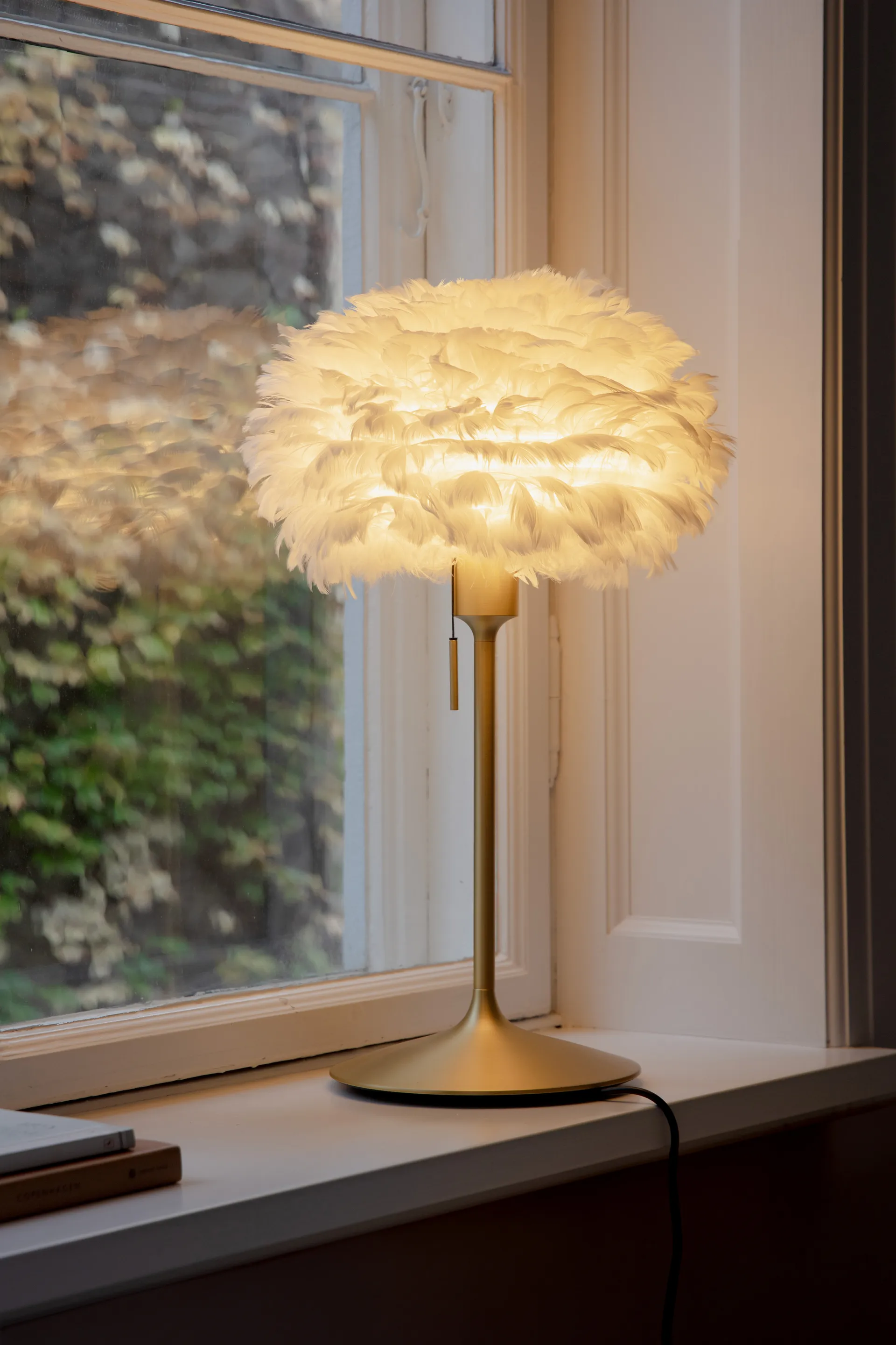 Eos bordslampa mini, Vit-Borstad mässing Umage