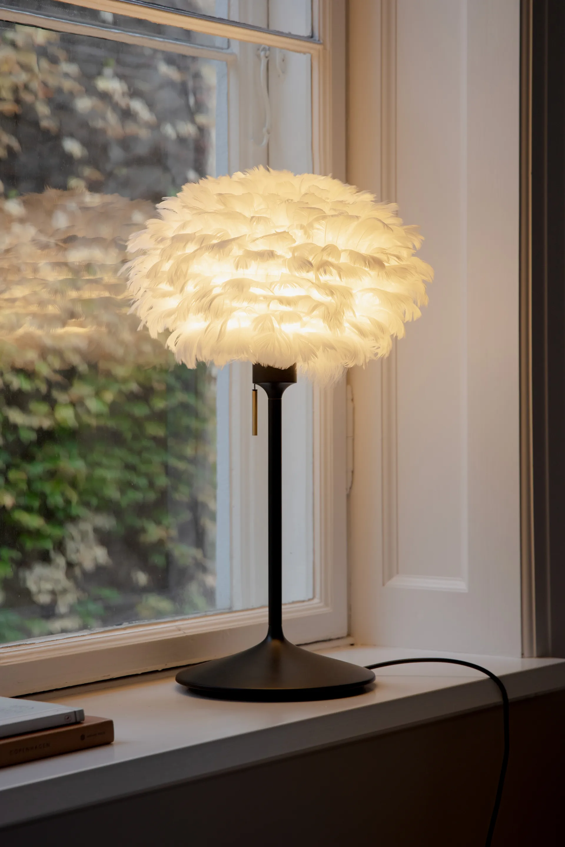 Eos bordslampa mini, Vit-Svart Umage
