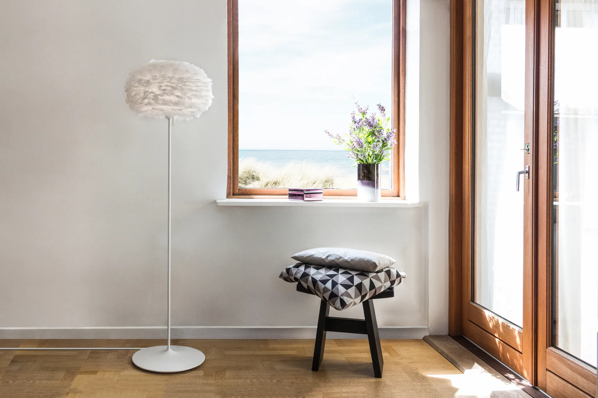 Eos golvlampa medium vit,  Umage