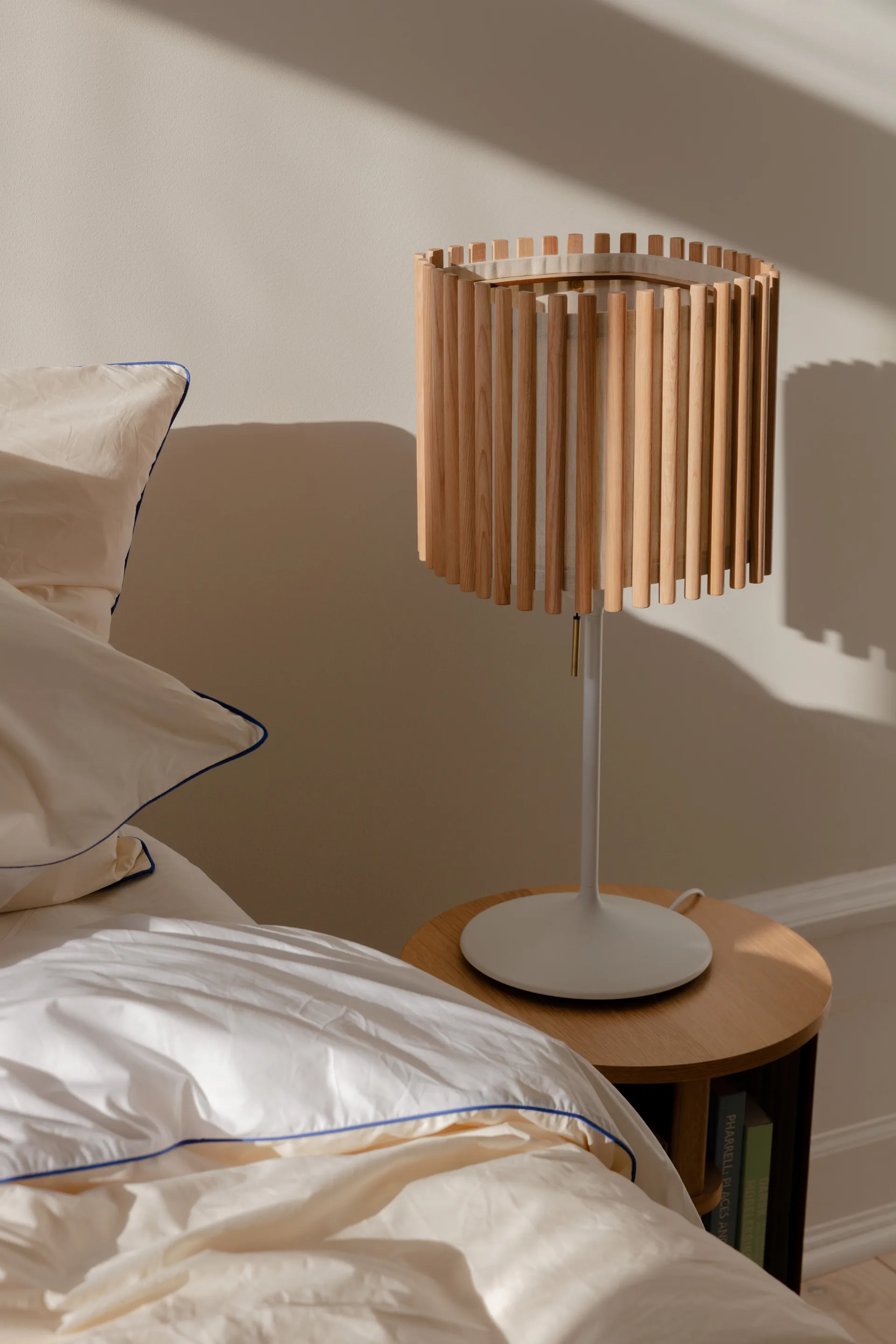 Komorebi bordslampa medium, Square oak-Vit Umage