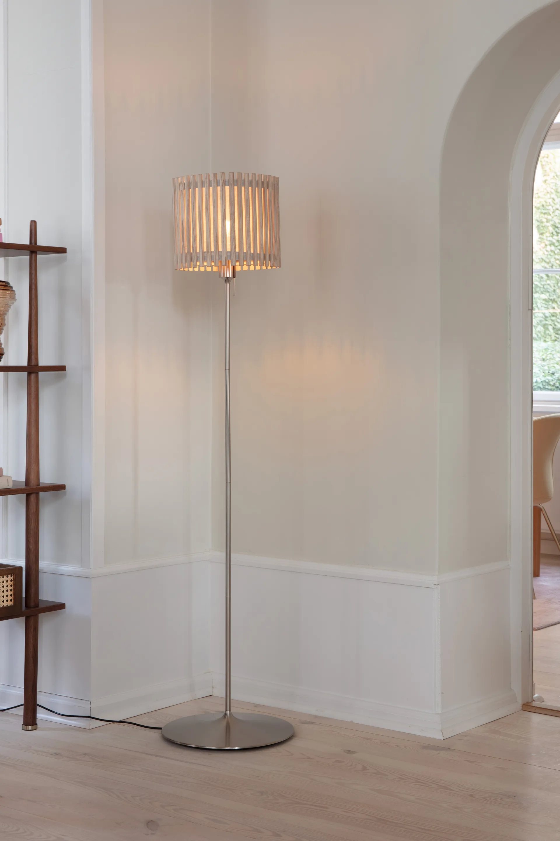 Komorebi golvlampa medium, Circle oak-Borstat stål Umage