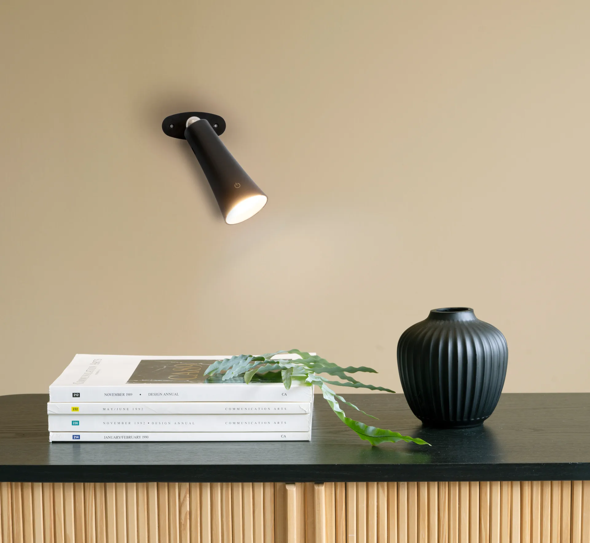 No Cable uppladdningsbar skrivbordslampa, Svart, Ø11,7x34,8 cm Unison