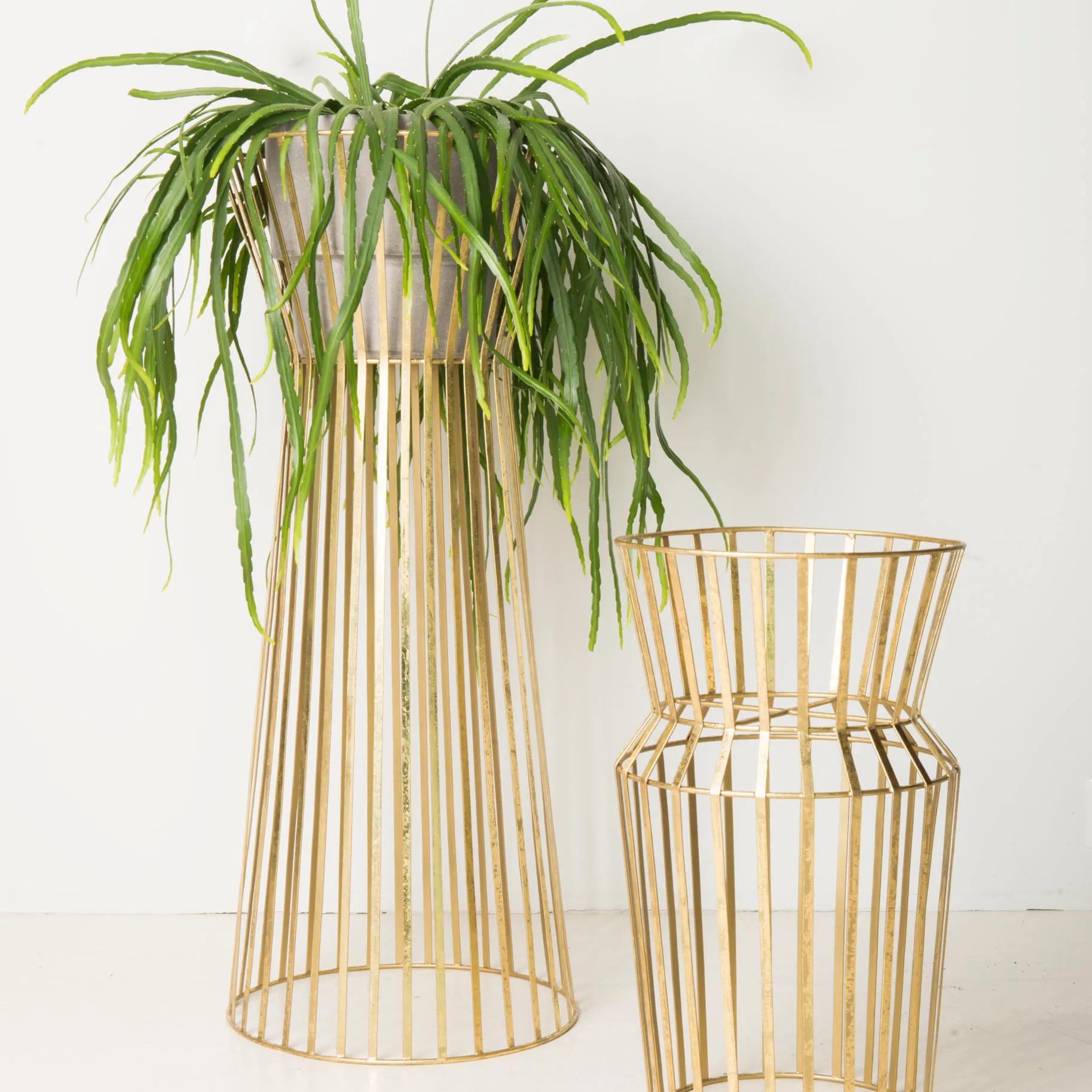 Krukställning big, Mässing URBAN NATURE CULTURE