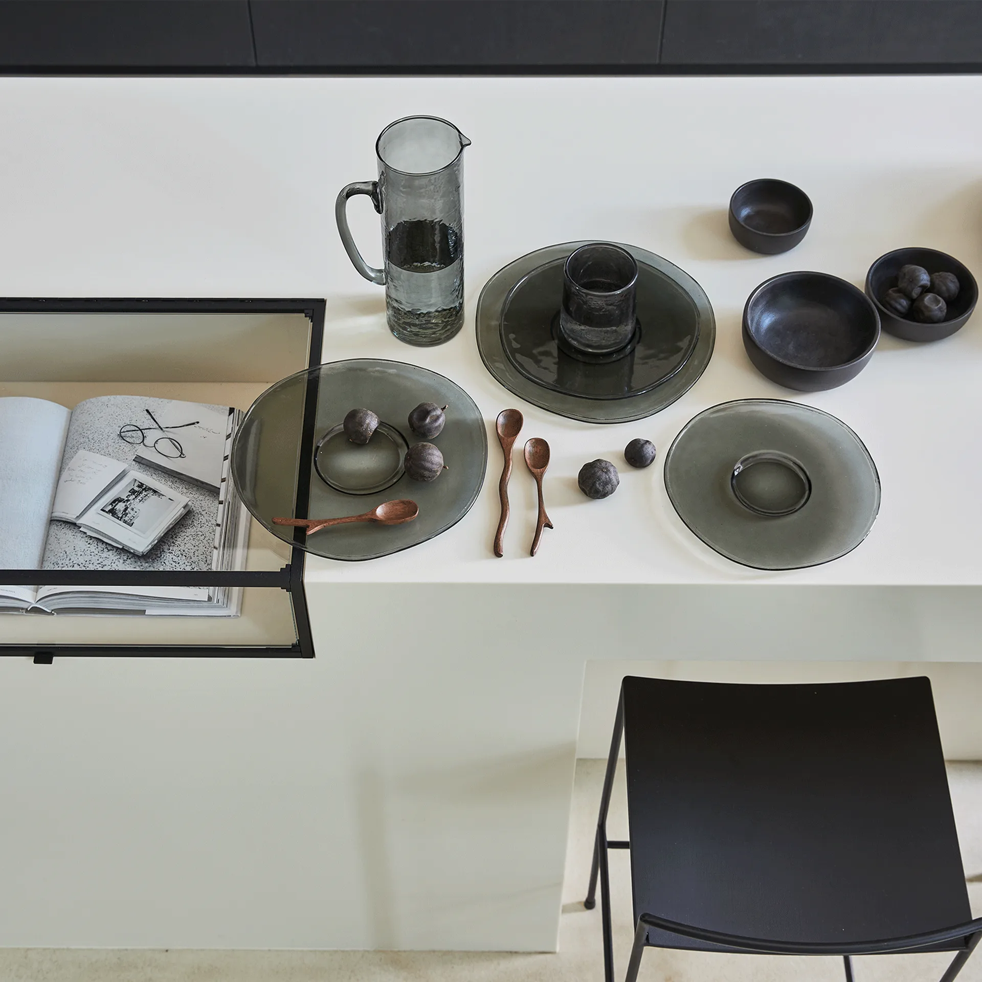 UNC tallrik återvunnet glas Ø28 cm, Ebony URBAN NATURE CULTURE