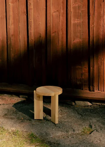 001 Stool pall - Matt oljevaxad furu, Ø40x44 cm - Vaarnii