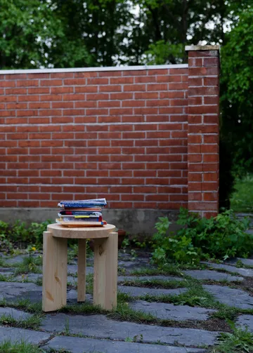 001 Stool pall - Matt oljevaxad furu, Ø40x44 cm - Vaarnii