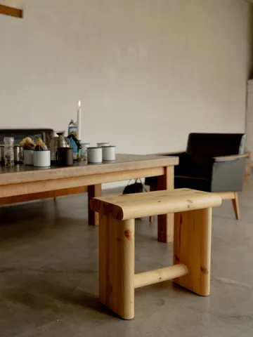 002 Ast Stool pall - Matt oljevaxad furu, 55x26x45 cm - Vaarnii