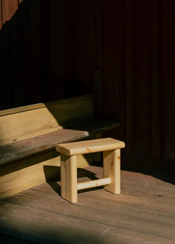 002 Ast Stool pall - Matt oljevaxad furu, 55x26x45 cm - Vaarnii